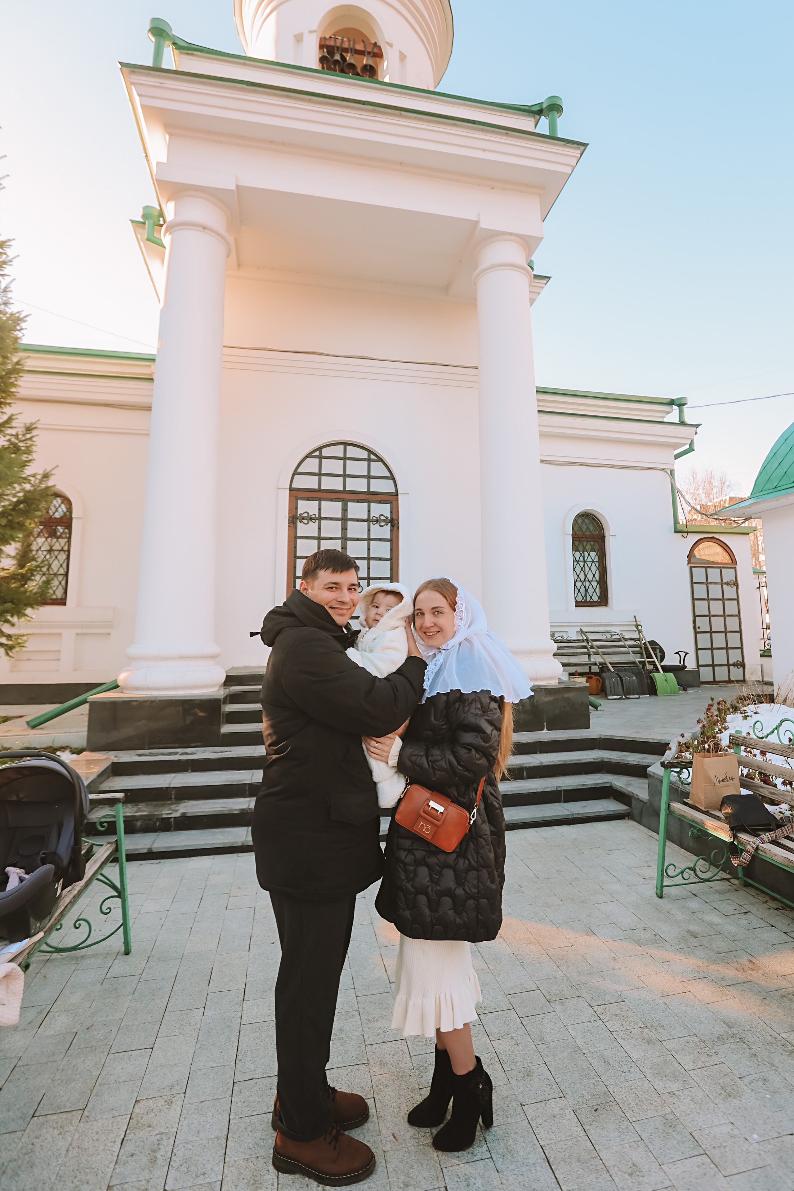 Крещение круглая церковь. Семейный фотограф Тюмень, фотограф на роды Салмина Мария