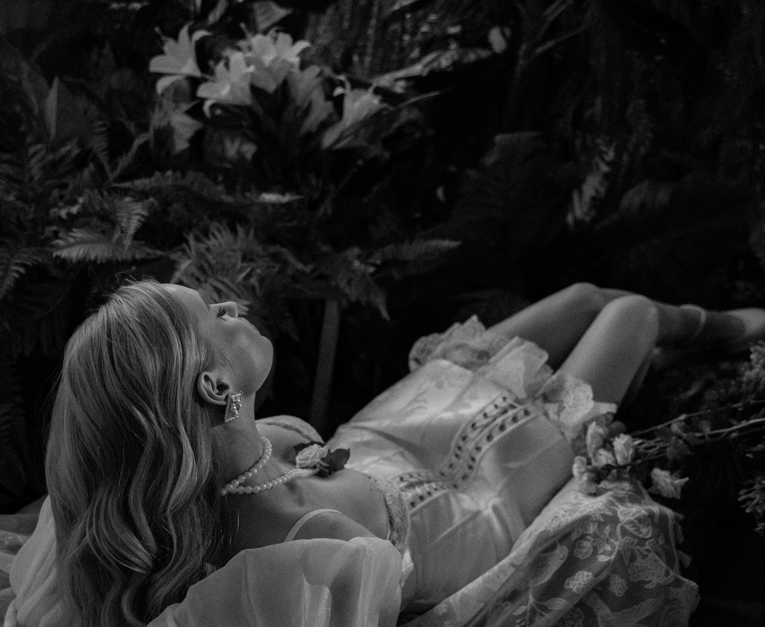 Невеста на пикнике в замке