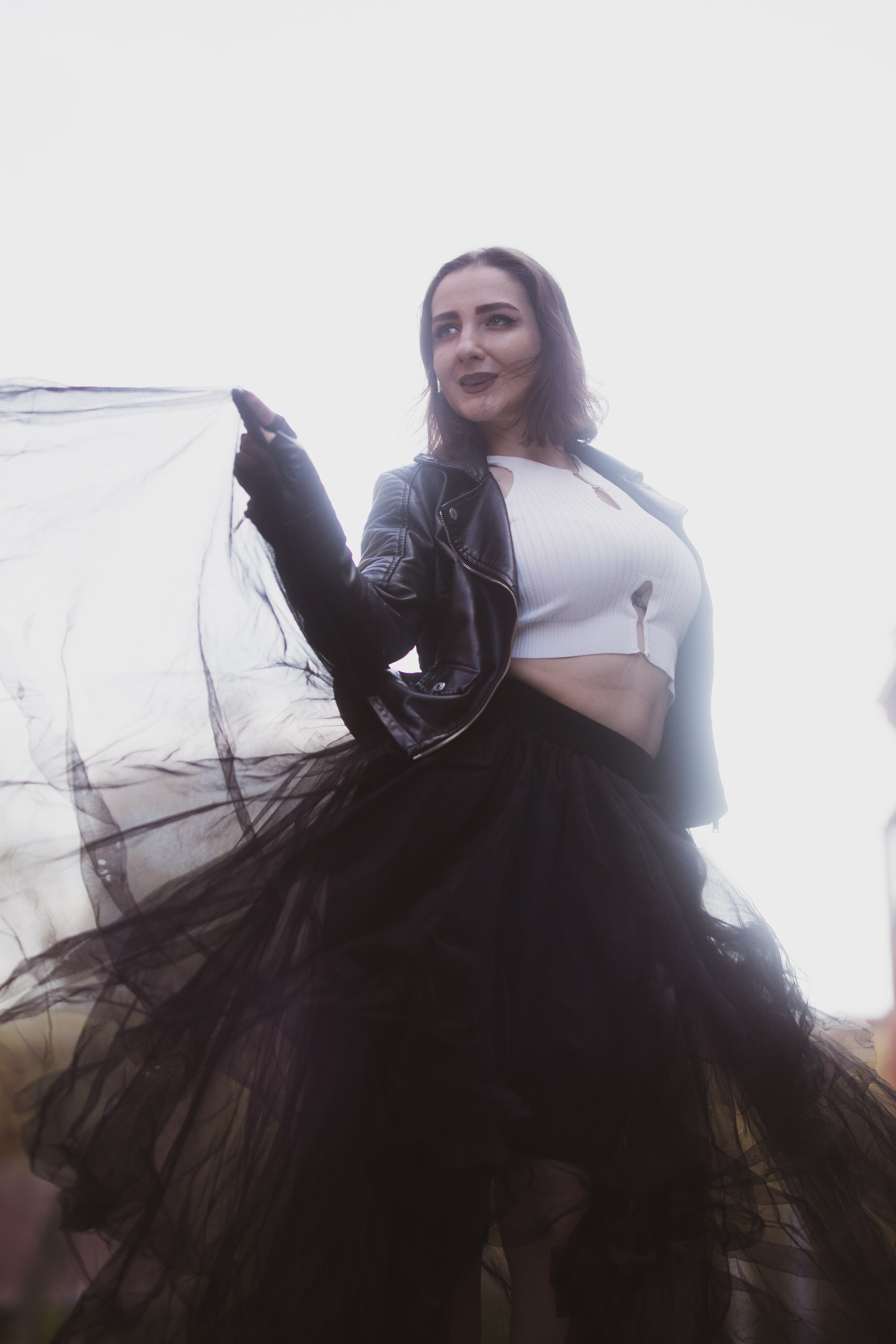 портрет женщины в пышной юбке