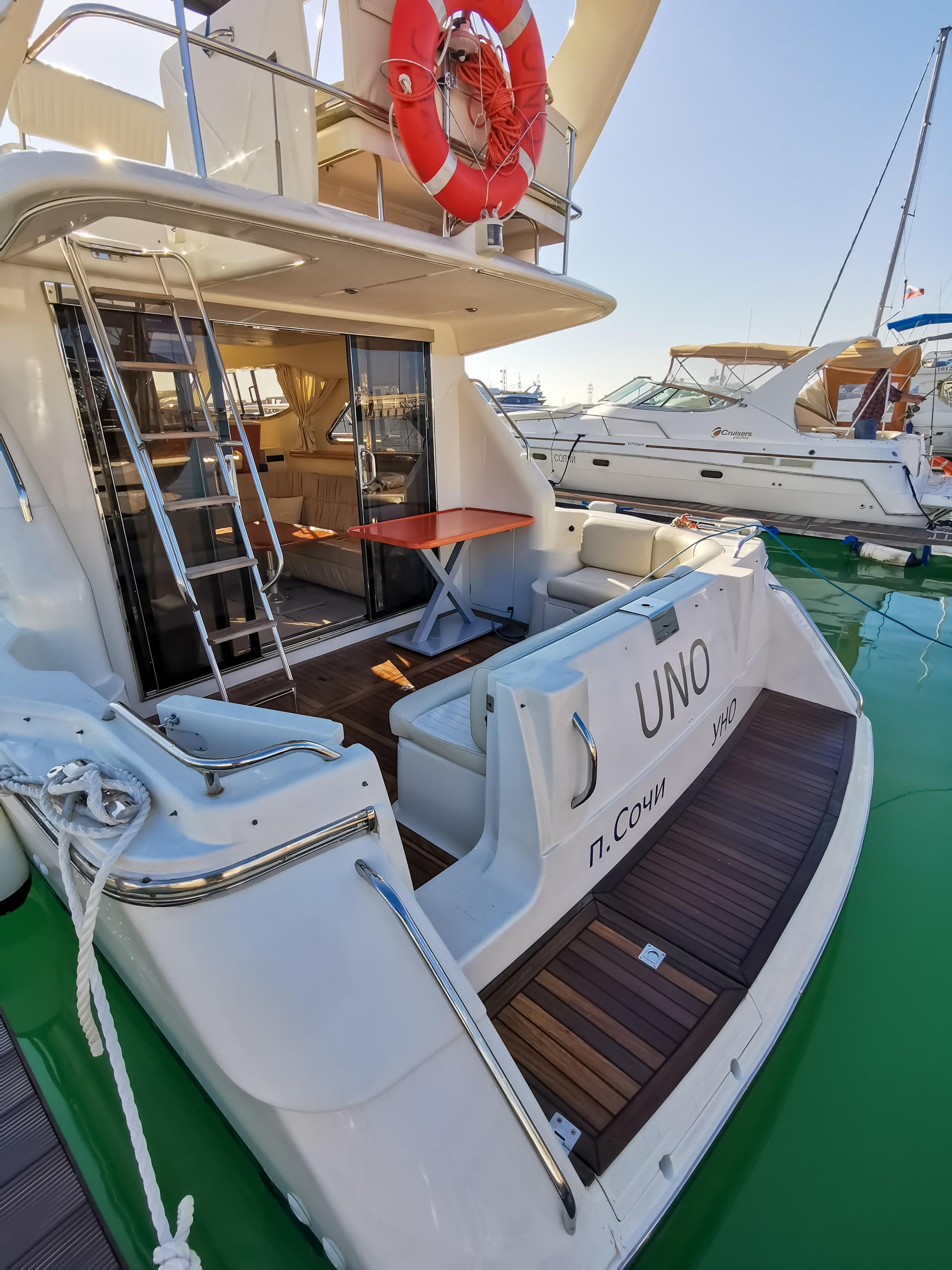 Яхта Уно Аренда Яхты в Сочи Яхтанаморе YACHTNAMORE YACHTANAMORE