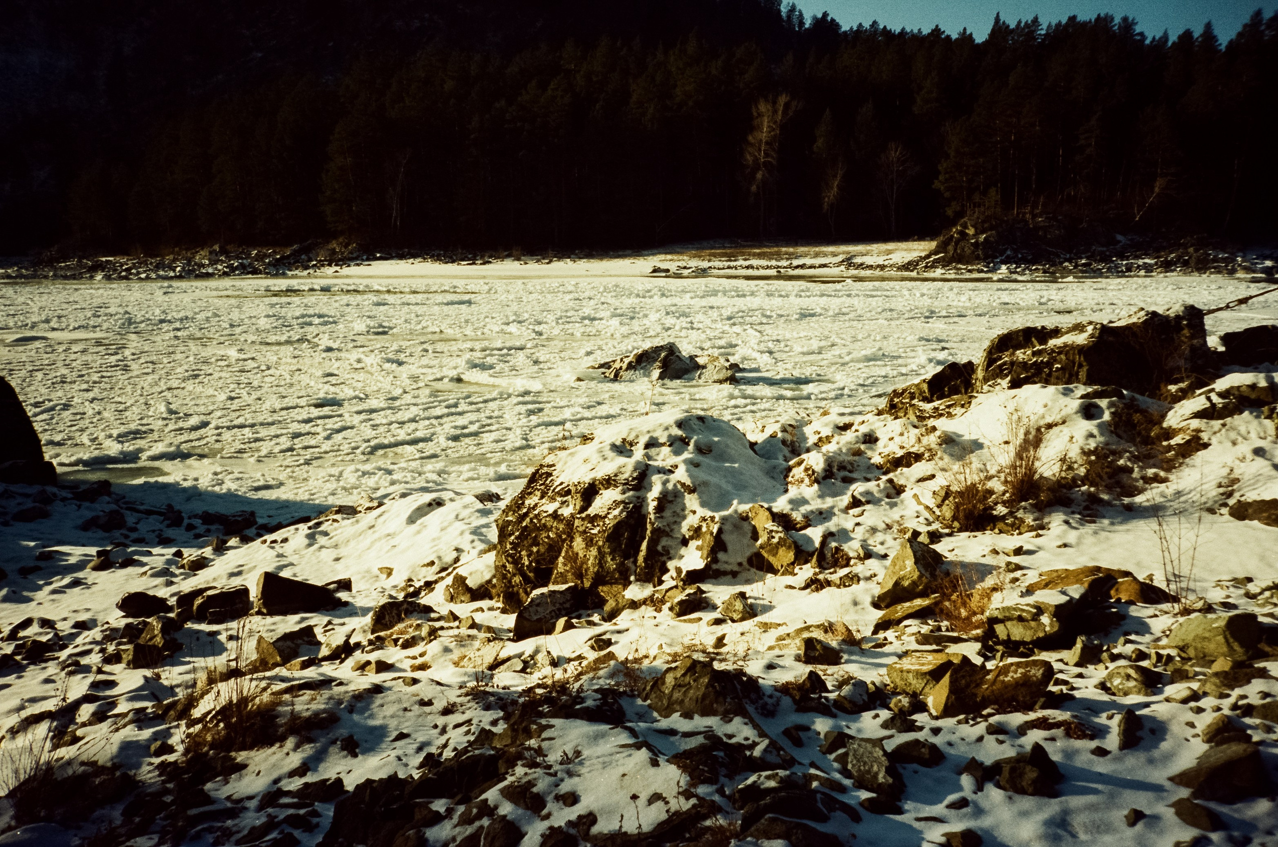 Кызыл-Таш — зимний пляж. Кедровый остров в суровый мороз. Фотограф-документалист Мария Осокина