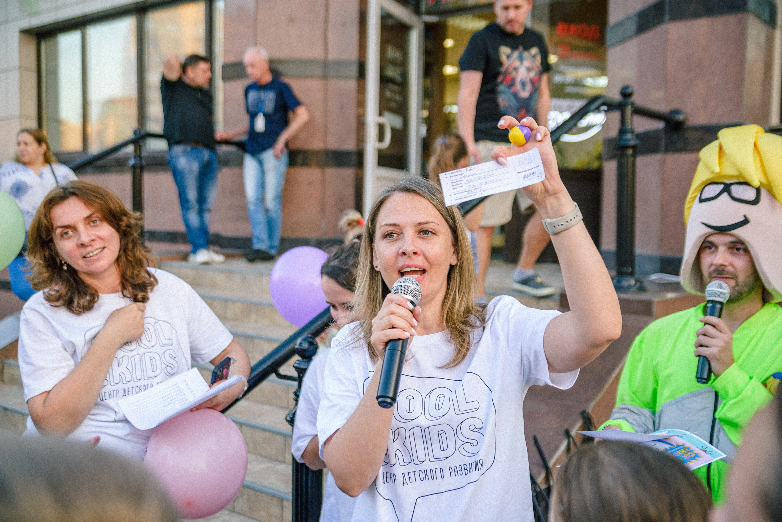 День рождения школы английского языка для детей. Портретный и репортажный фотограф в Санкт-Петербурге