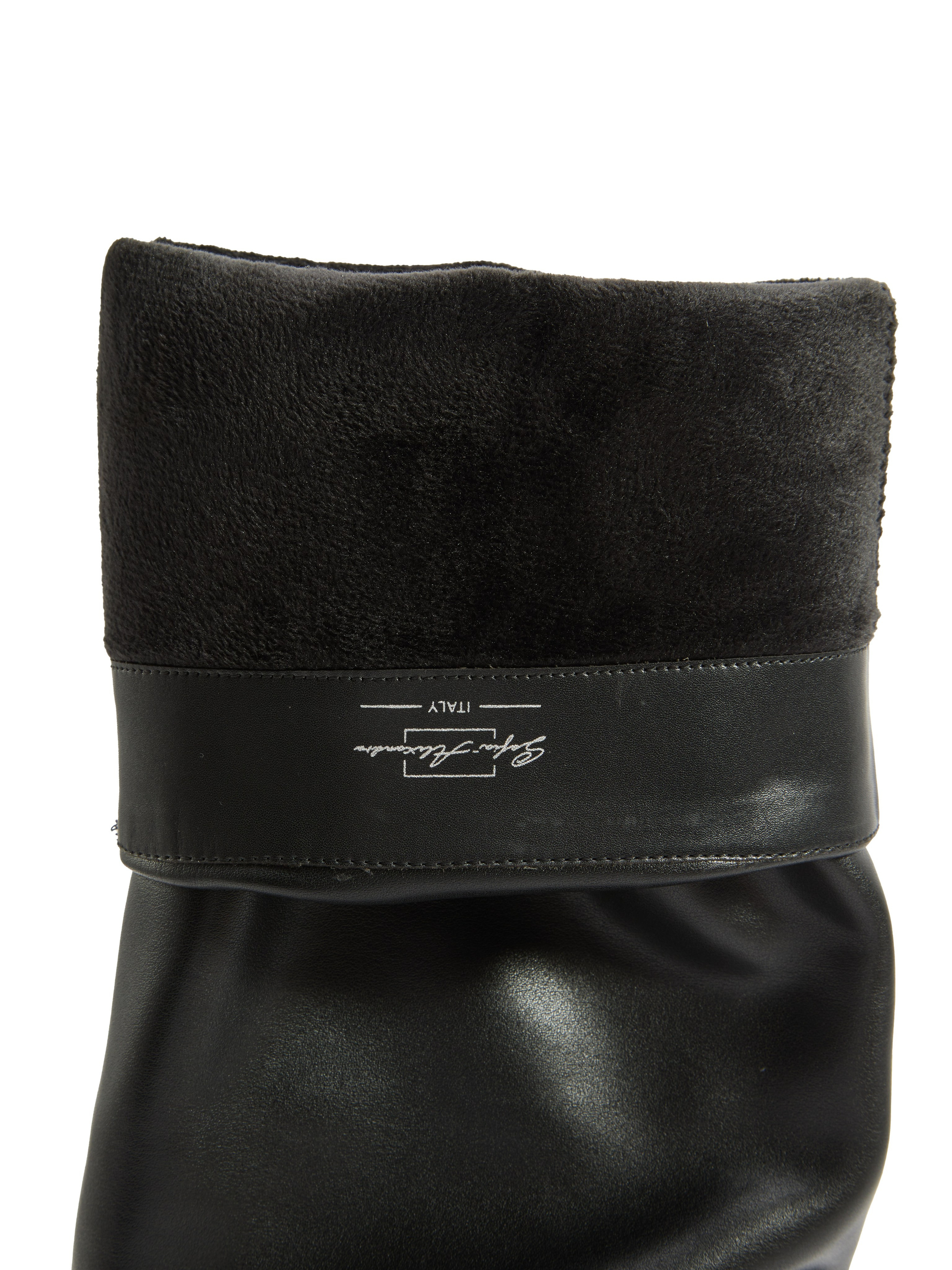 Каталожная фотография обуви. Фотограф в Москве Егор Гончаров