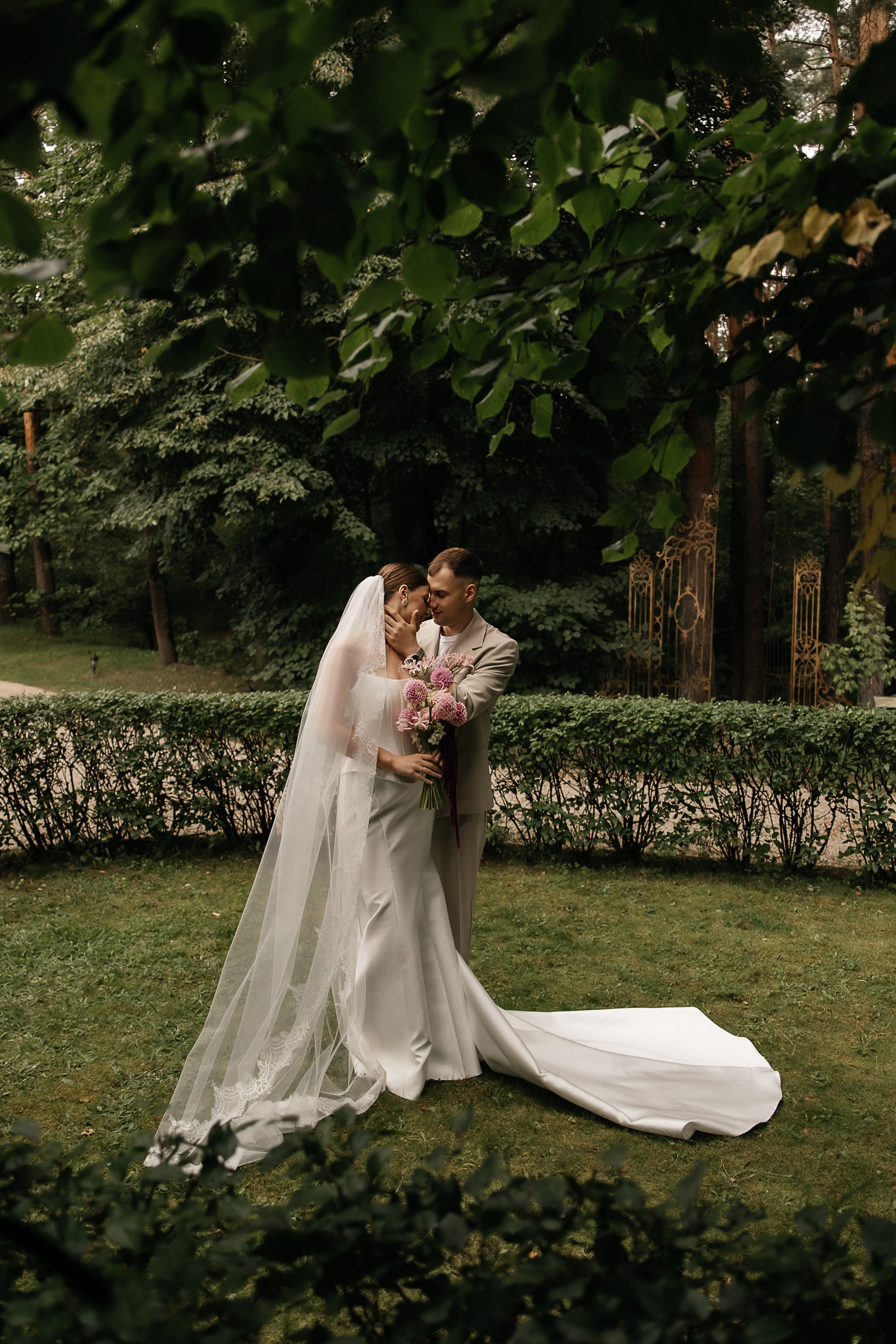 Свадьбная фотосессия в отеле Кронон (Гродно, Беларусь). Свадебный и семейный фотограф Виолетта Сидельникова. Краснодар, Россия, Беларусь, Европа