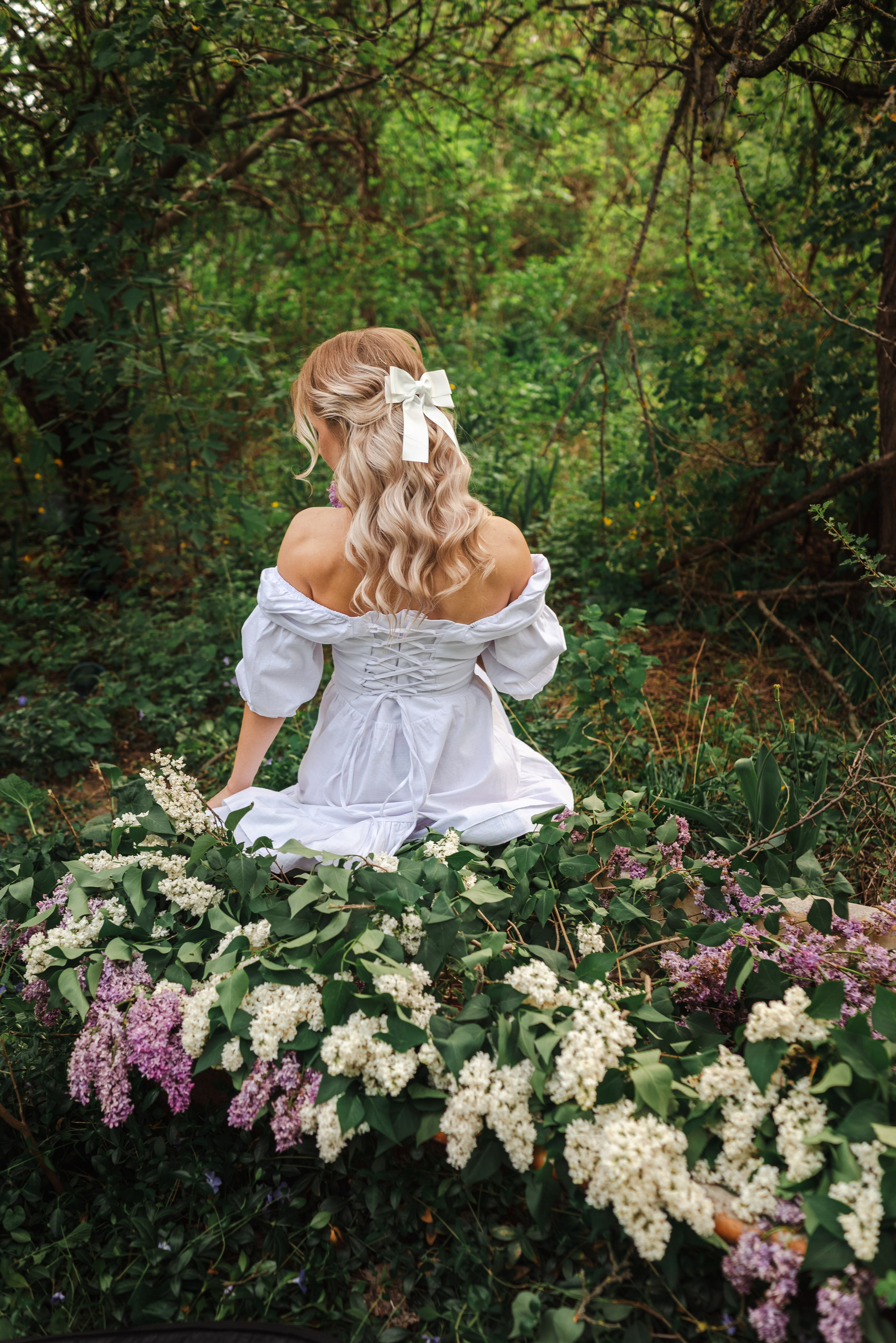 фотограф в парке Лога Каменск-Шахтинский Ольга Сагал. фотосессия девушки  на природе в сирени в ванне Парк Лога