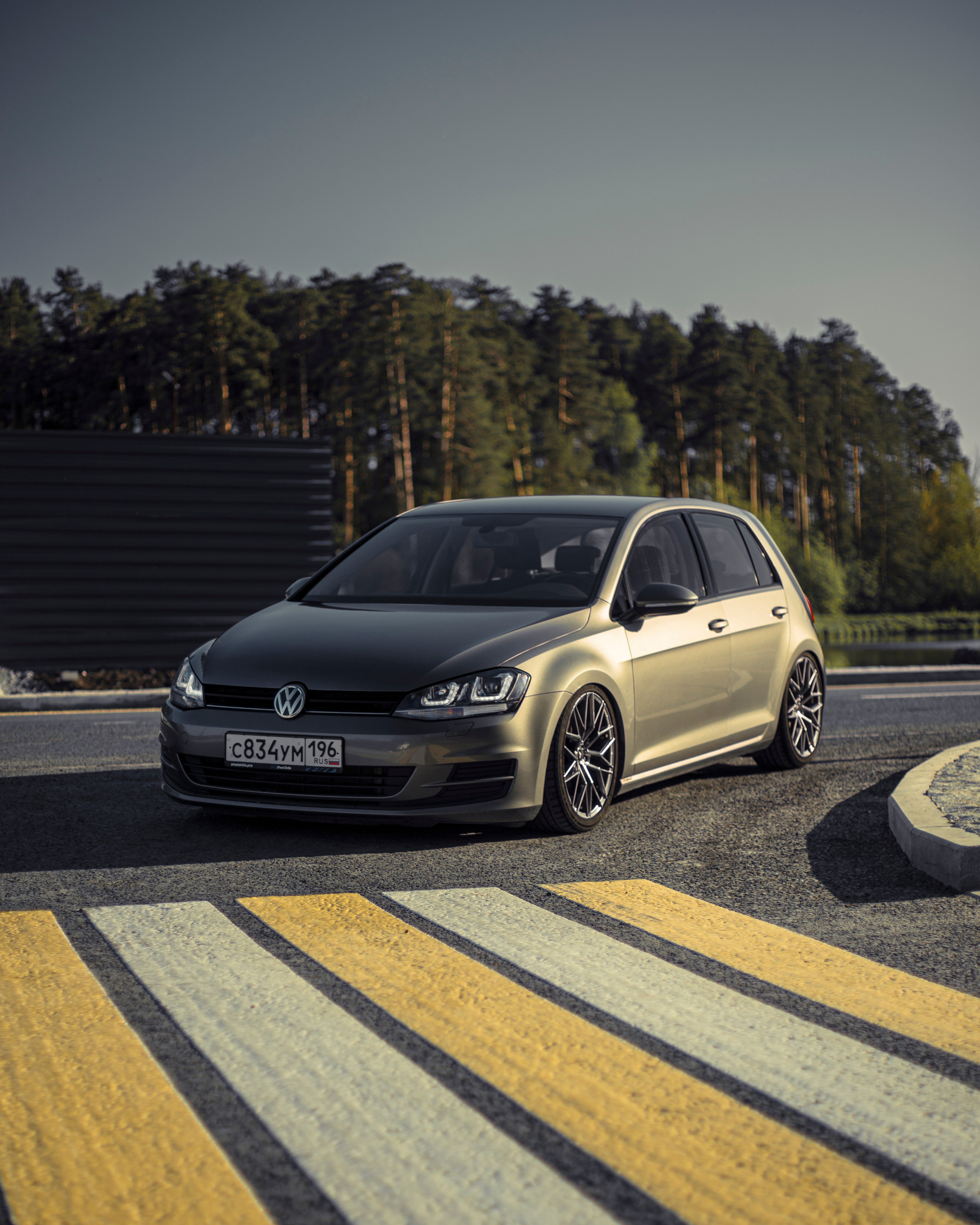 VW Golf 7 on air. Автомобильный фотограф в Екатеринбурге Сергей Эндерс