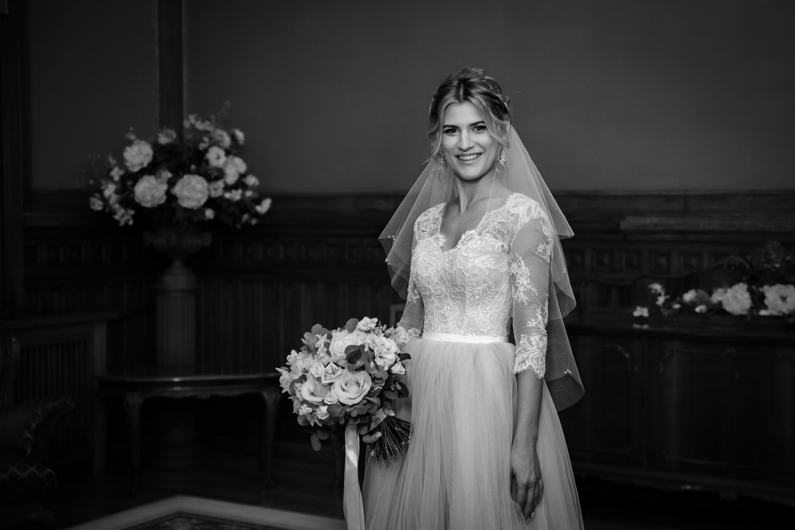 Свадебная фотосессия на свадьбе во дворце номер два