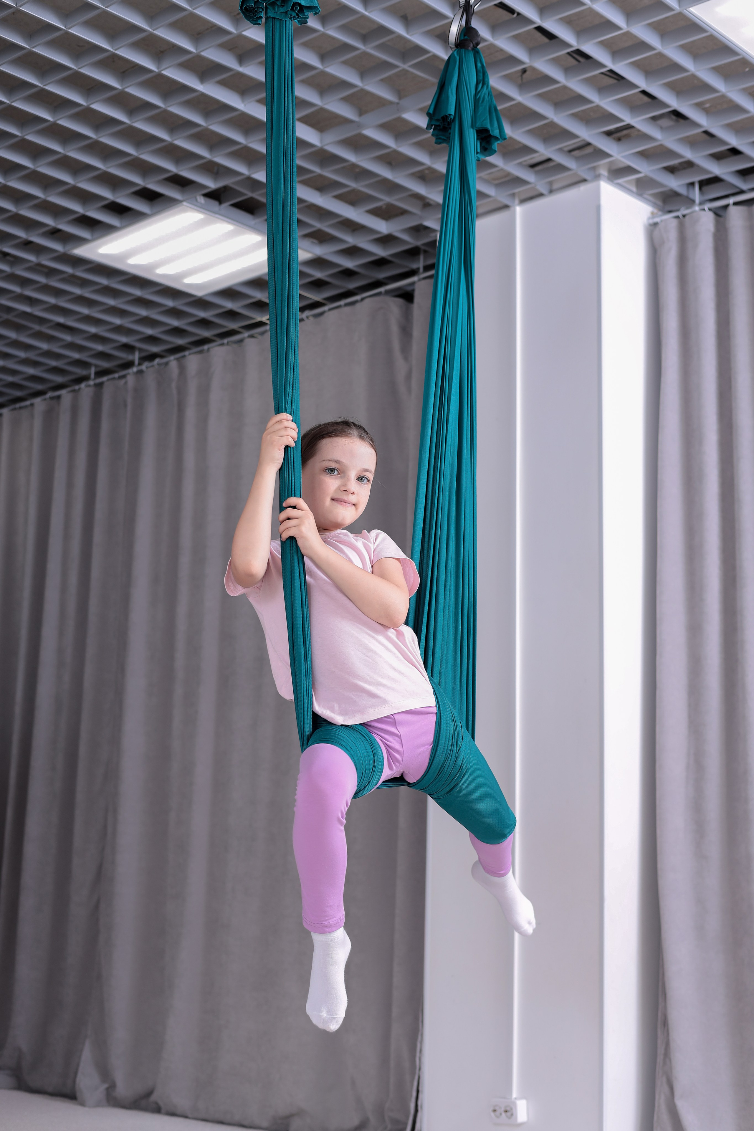 Детская аэройога. Фотограф Надршина Лилия