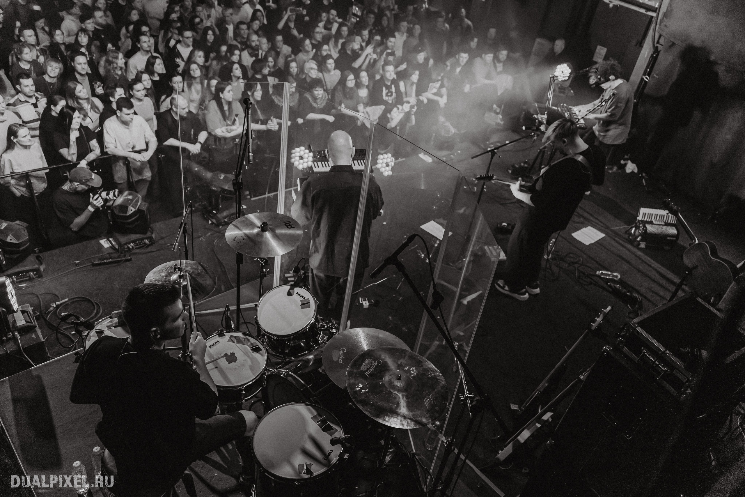 DenDerty концерт в Москве 30.03.2025. Магия музыки в кадре: Концертная Фотография