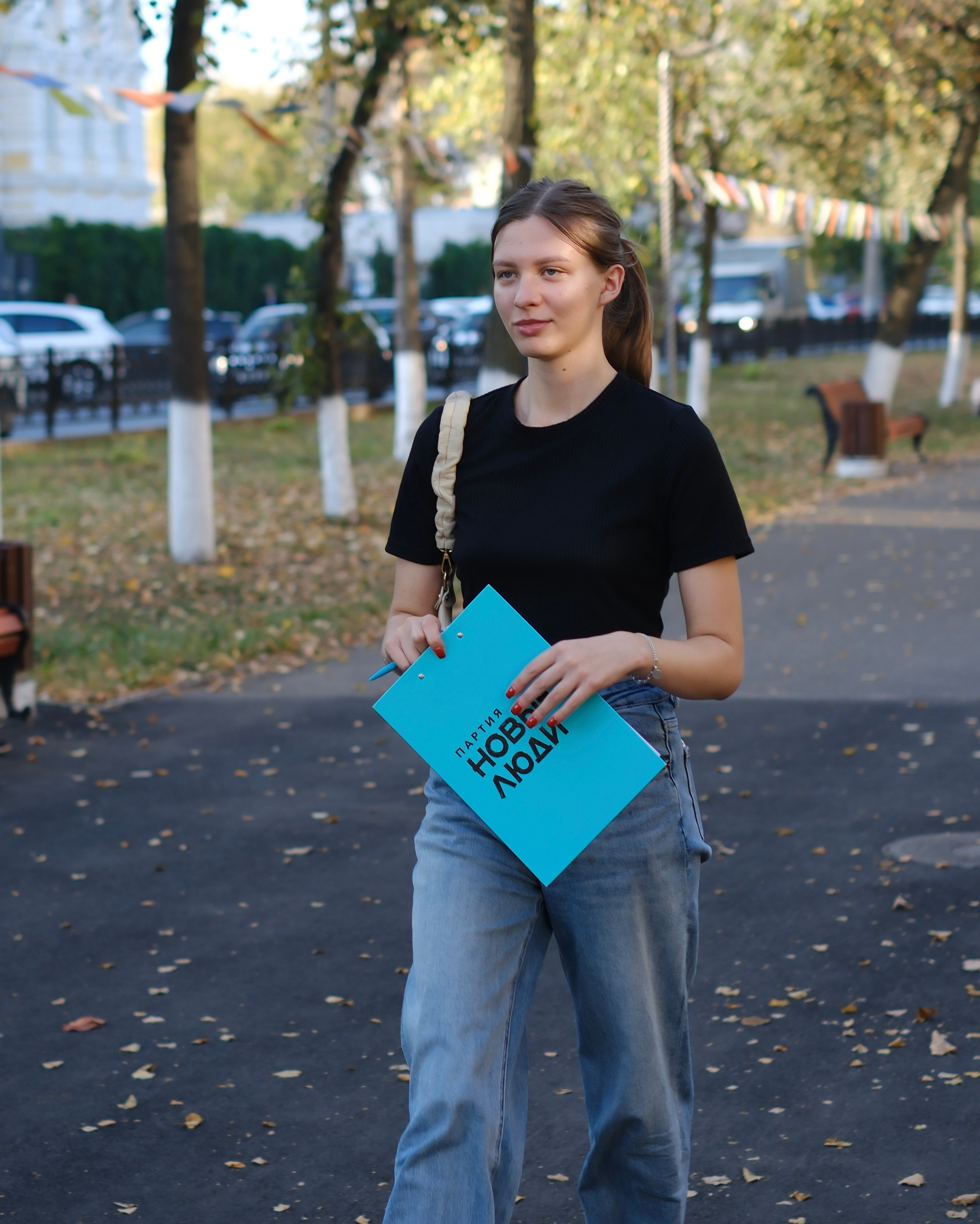 Социальный опрос для партии. Репортаж с возложения цветов 23.02.2023