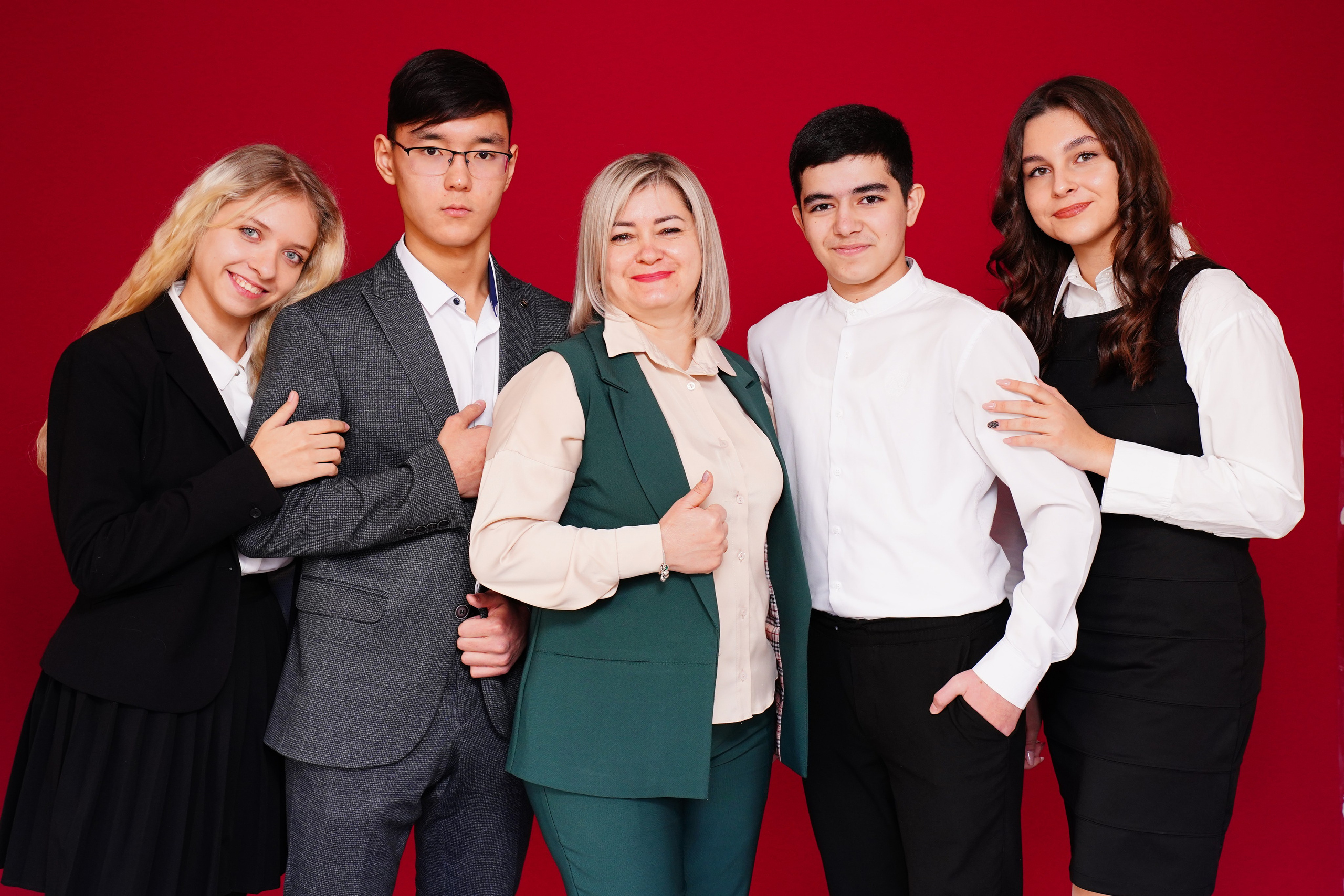 Мелкие группы / старшие классы. MEMENTO.Выпускные альбомы, школьные, юбилейные и другие книги. Ростов-на-Дону