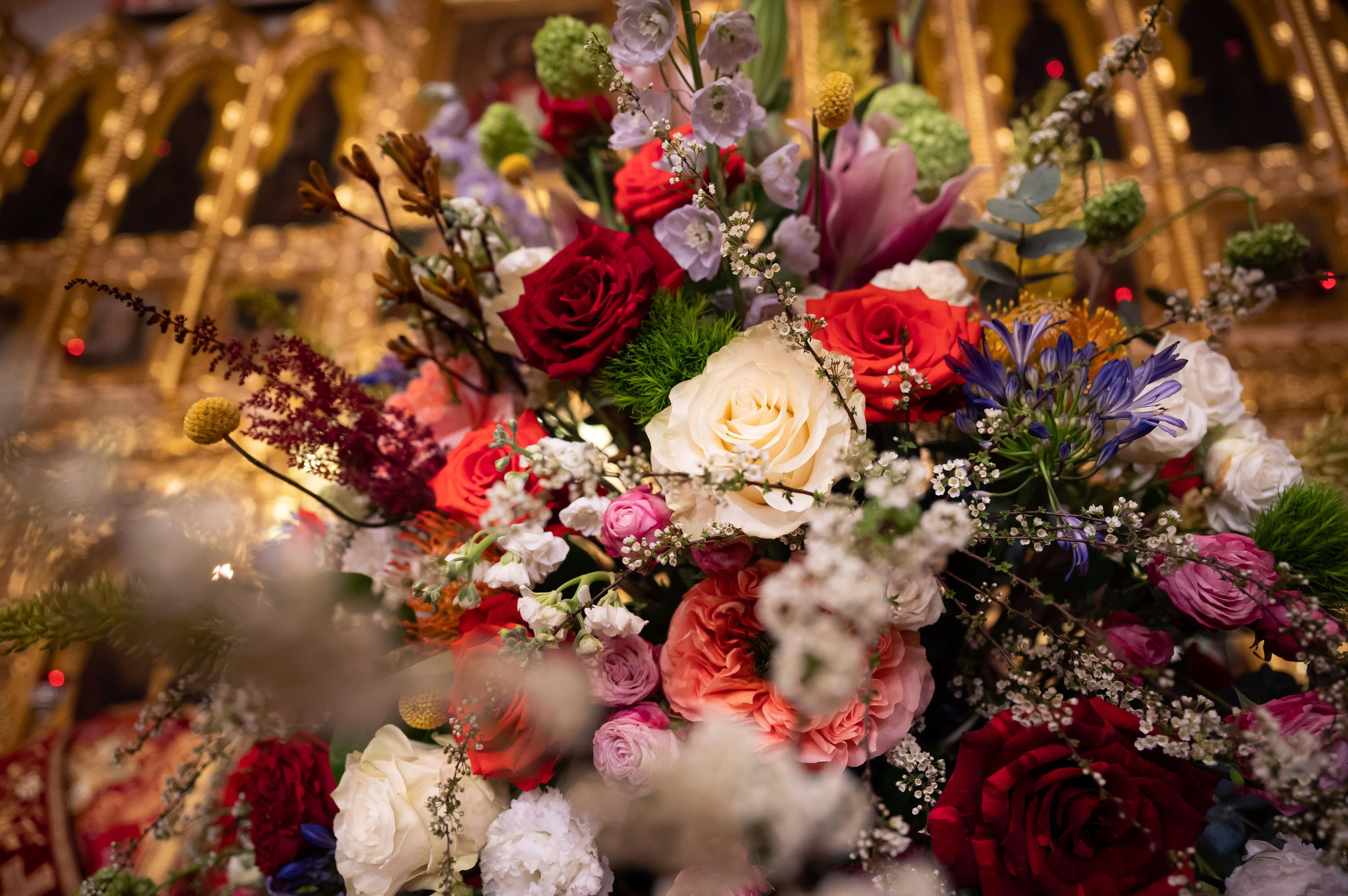 Храм Преображения Господня в Богородском. Цветы на Пасху. Антон и Татьяна Денисенко — В храме