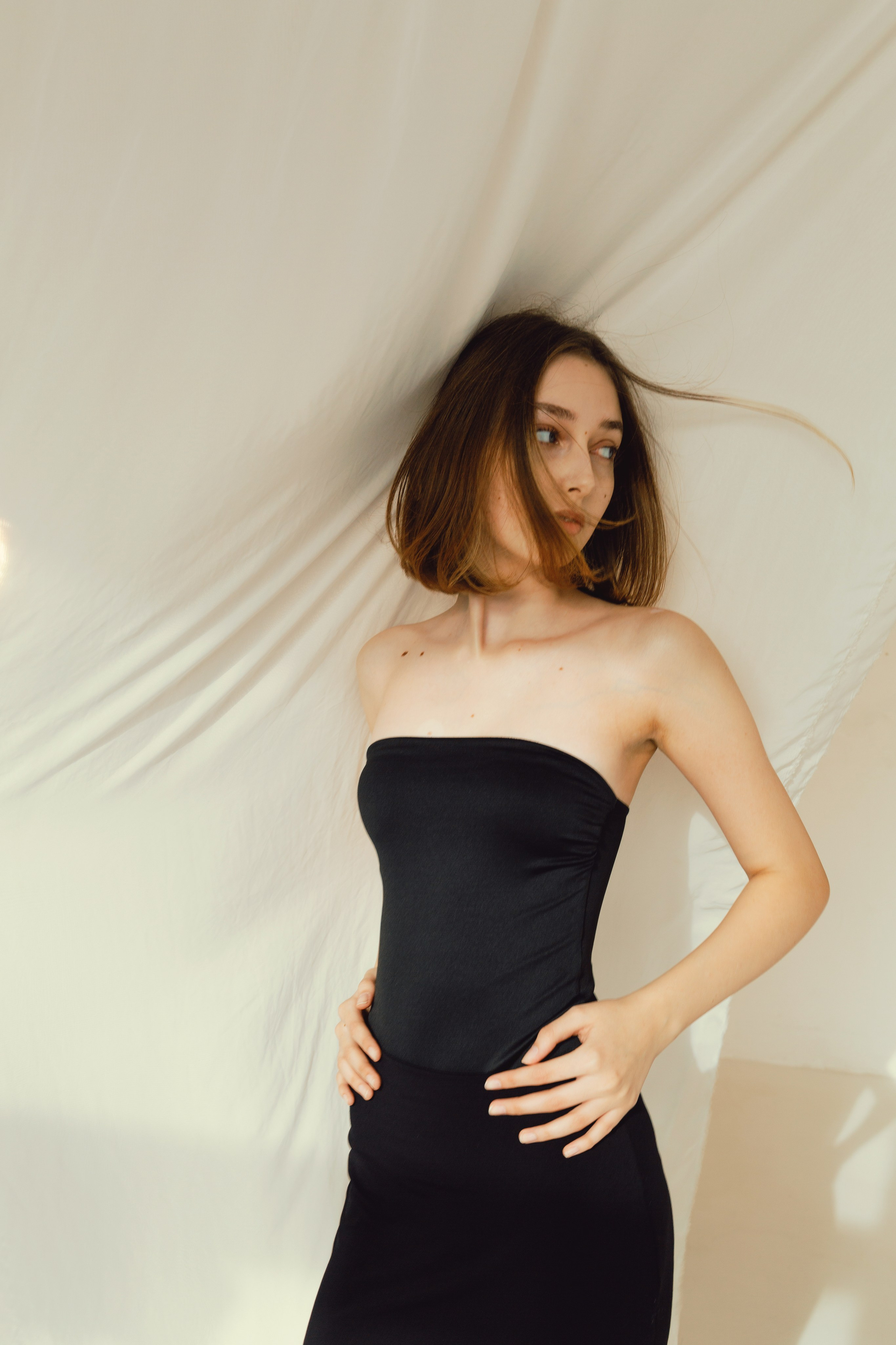 Классический портрет для девушки в студии — уверенность и женственность