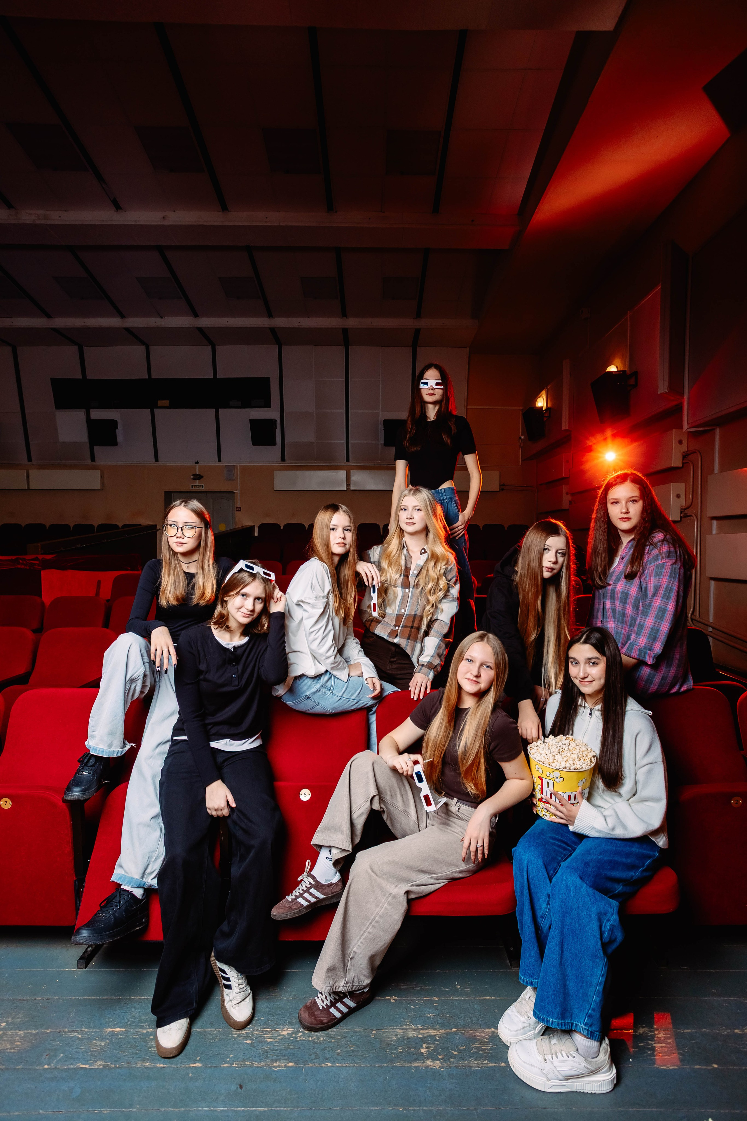 Позирование группы. Выпускные альбомы для детского сада и школы