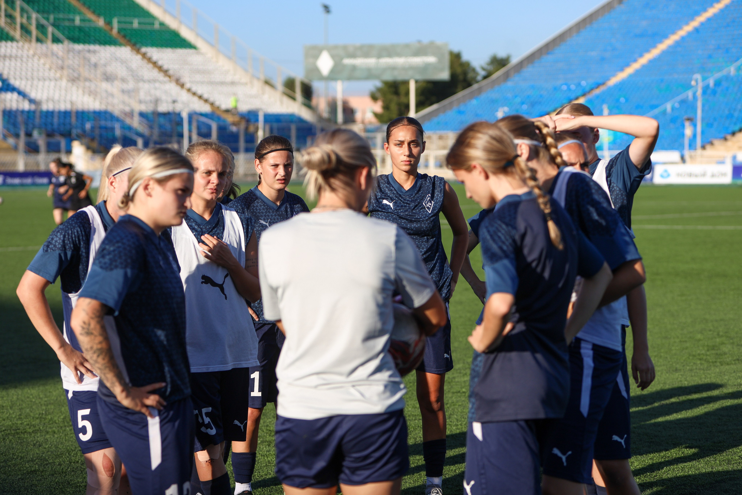 Крылья Советов — Мастер-Сатурн. Молодежная лига по футболу среди женских команд. Спортивный фотограф в Самаре