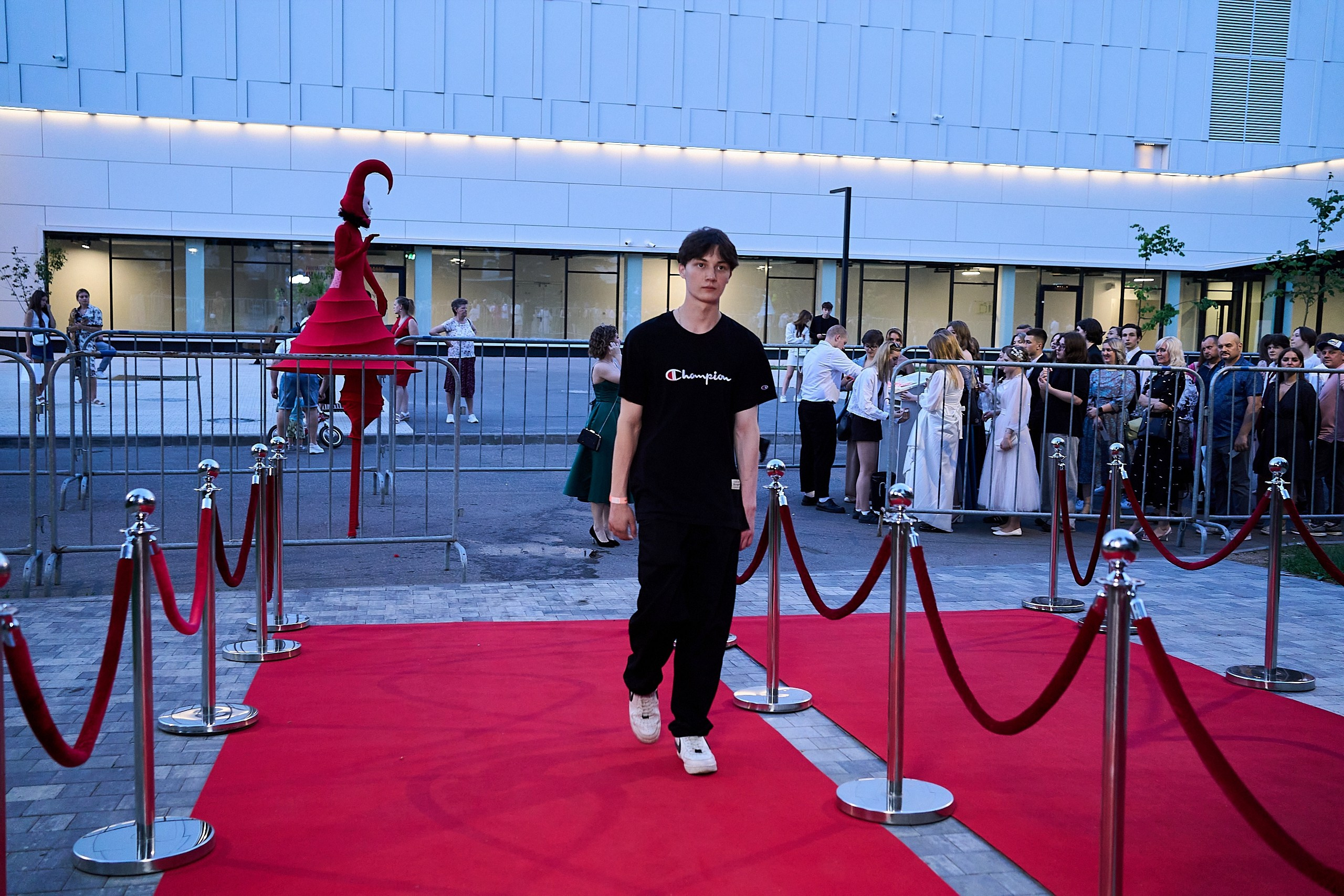 Выпускной 2024 концертный зал Академия ВТБ. Фотограф и Видеограф в Москве. Олег Корушев