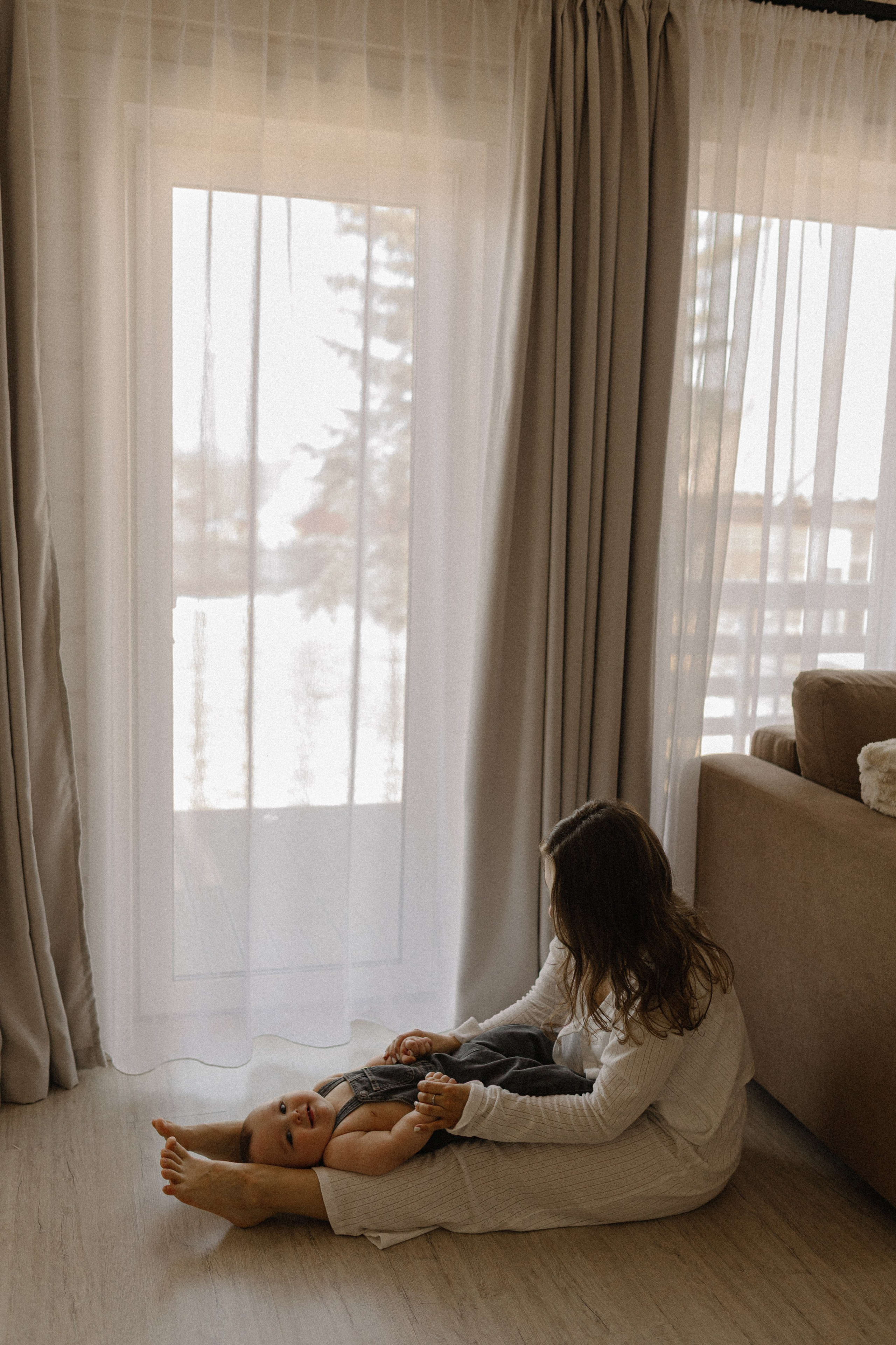 Яна и Тимофей. Домашняя съёмка. Семейный фотограф Тихвин, Санкт-Петербург и ЛО