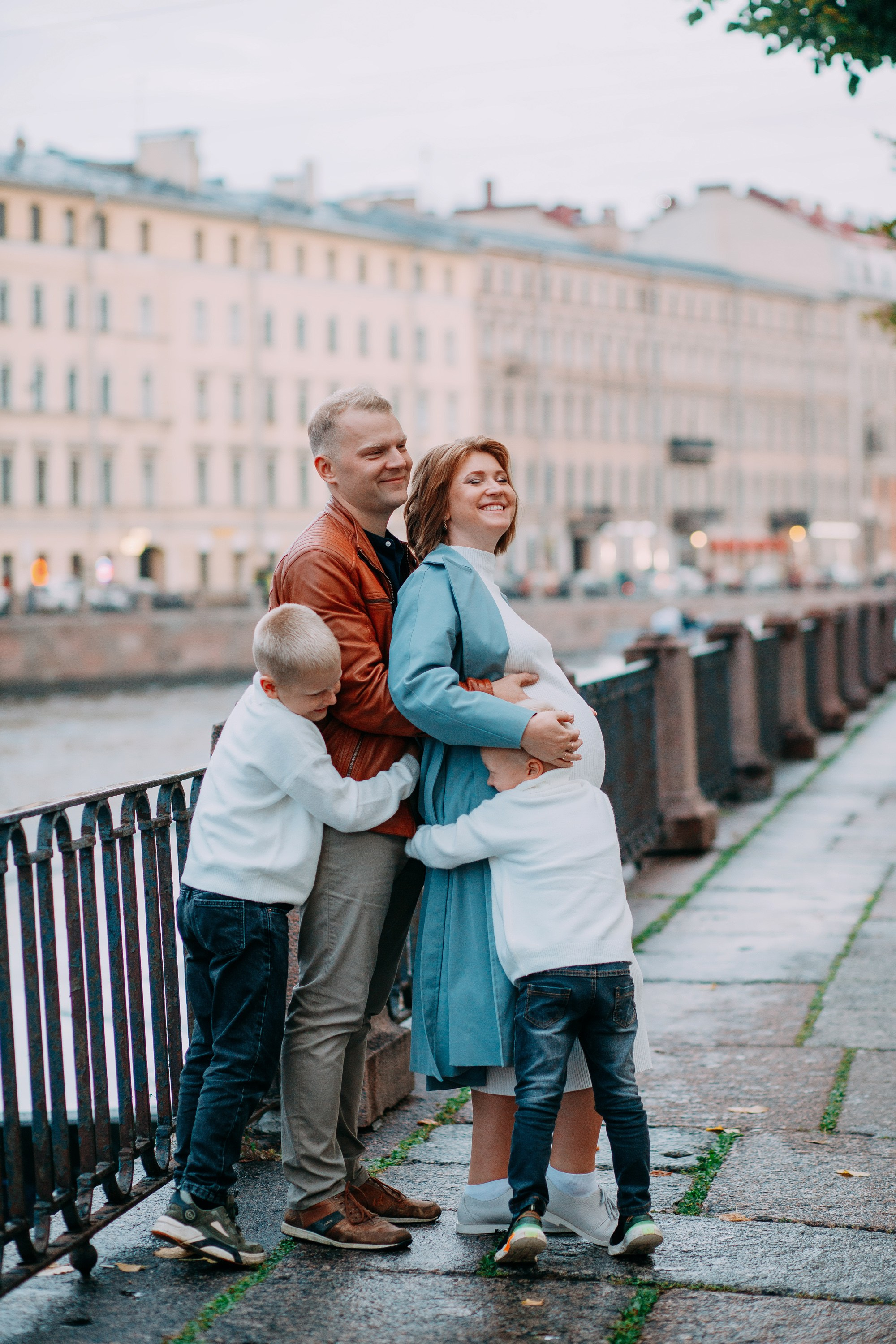 Семейная фотосессия в центре Питера. Фотограф в Санкт-Петербурге Alina Film