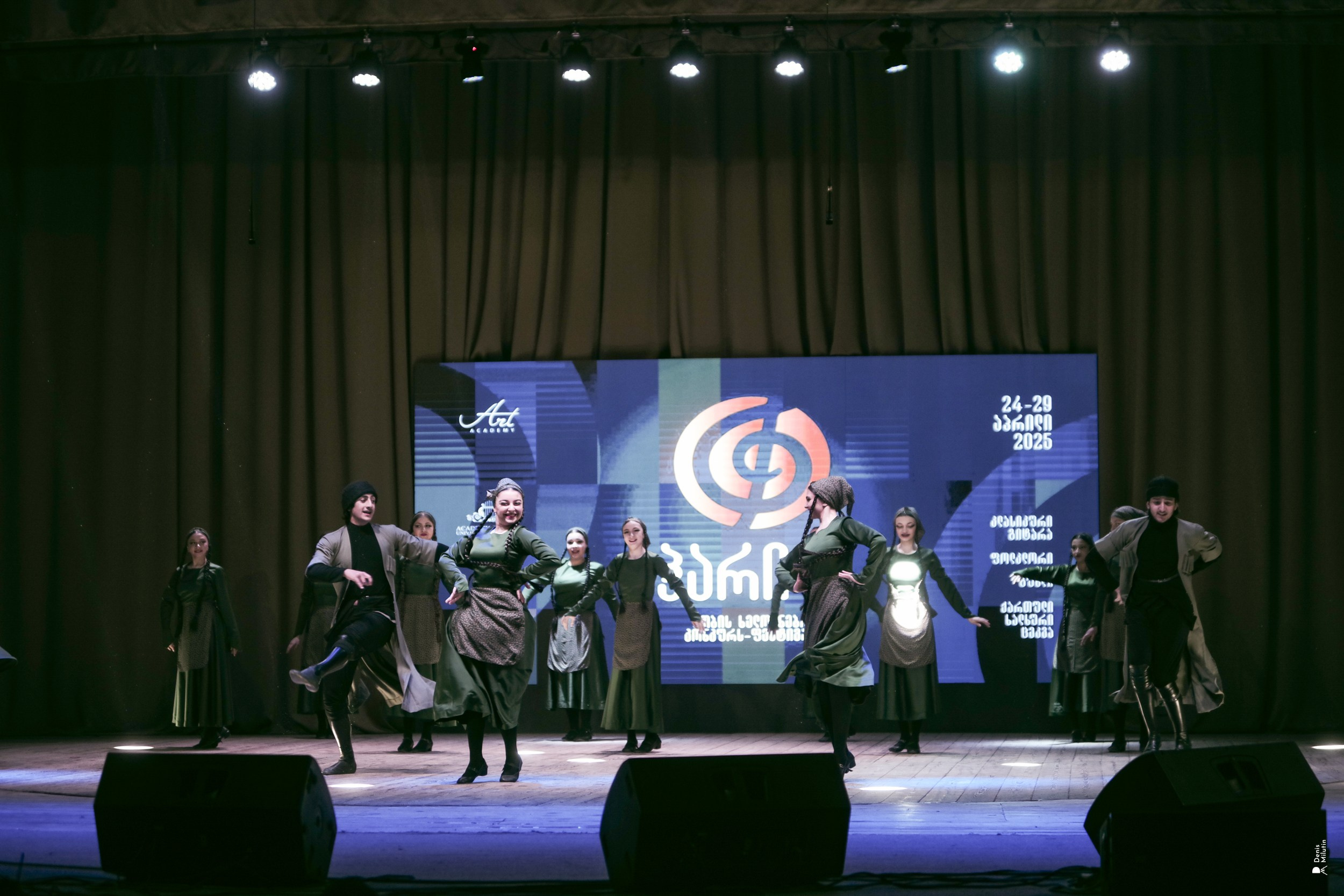 Танцы в Хоби. Портретный фотограф Денис Милютин