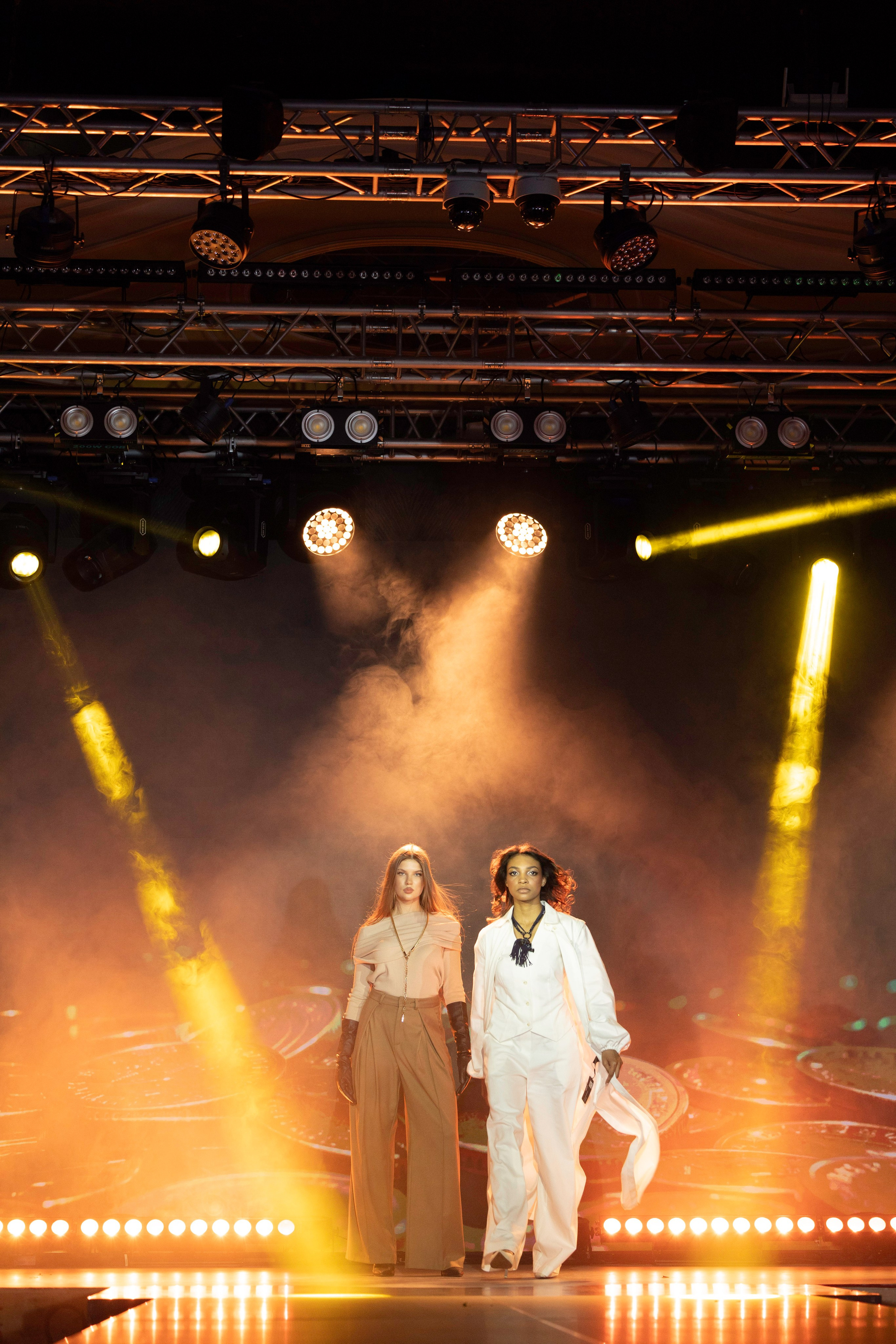 Модный показ «ИСКУШЕНИЕ» Казино Шамбала. Фотограф Olya Posnimay