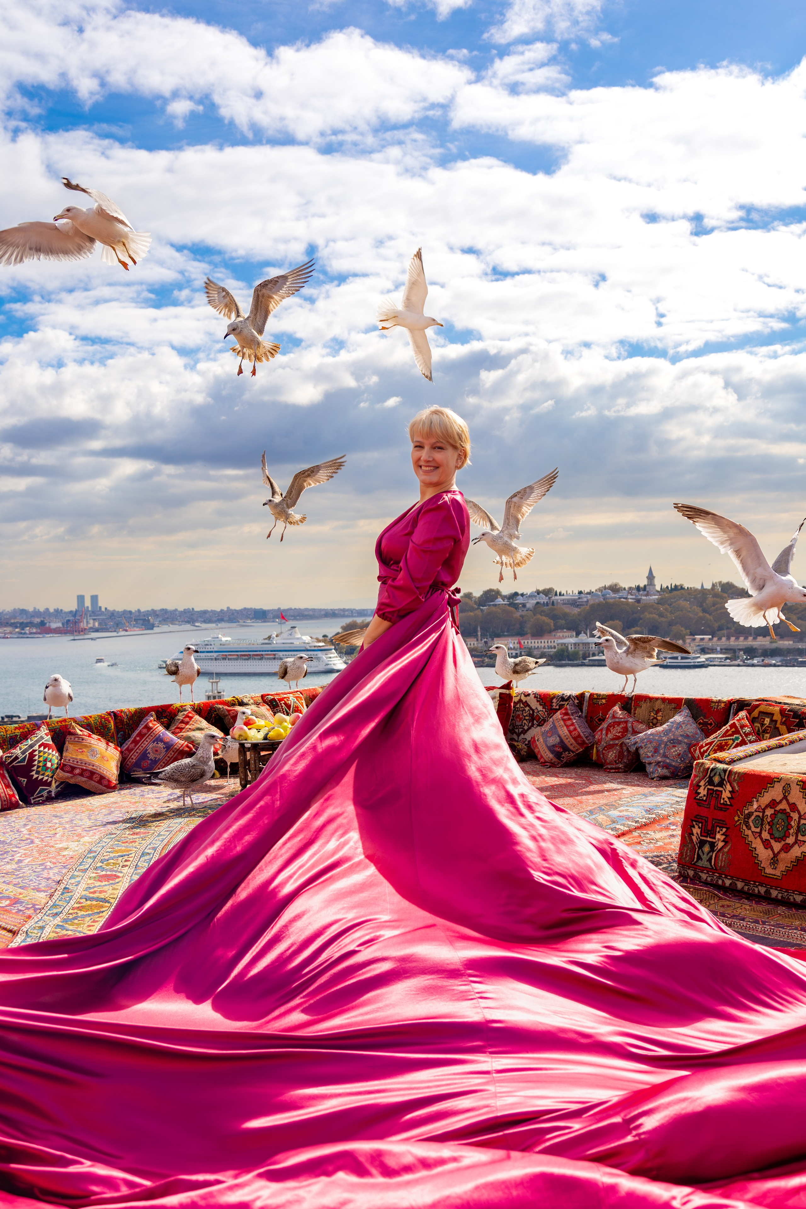 Стамбул — крыша с платьями. Фото департамент круизного лайнера Астория Гранде