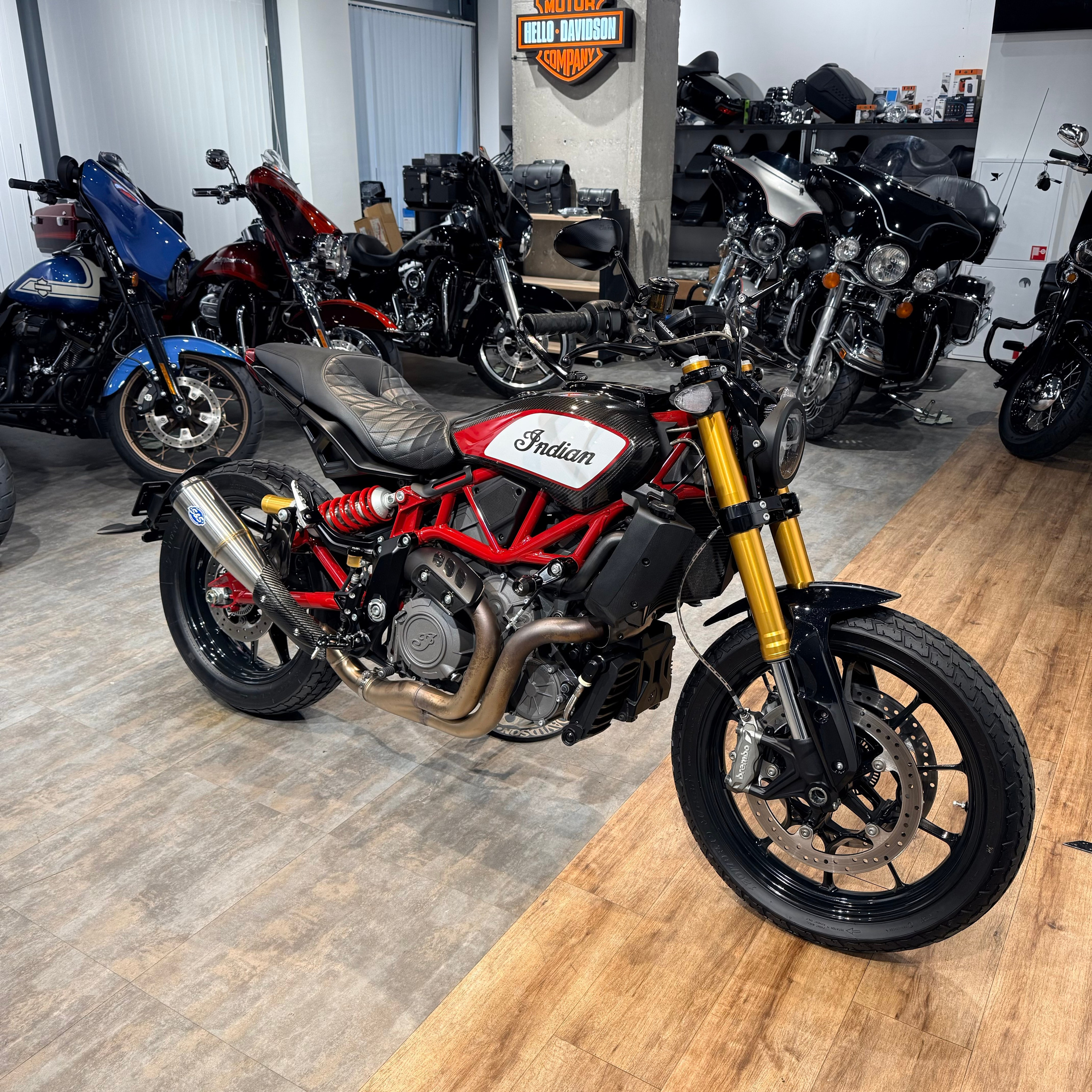 Купить 2021 Indian FTR Carbon Race Replica — подробнее на сайте. Hello Davidson, Москва. Только хорошие мотоциклы…