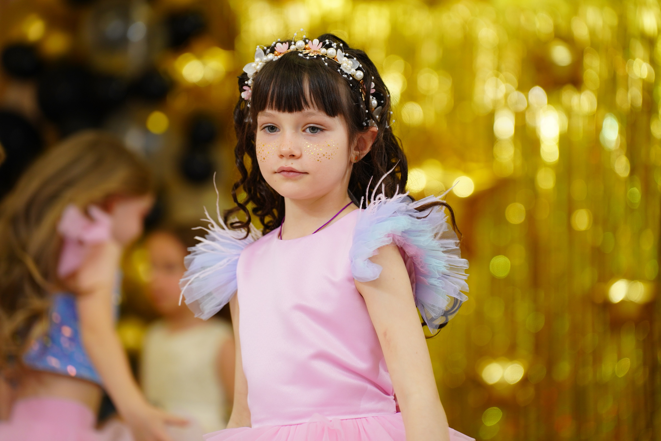 Выпускной. Стараемся сфотографировать каждого ребенка