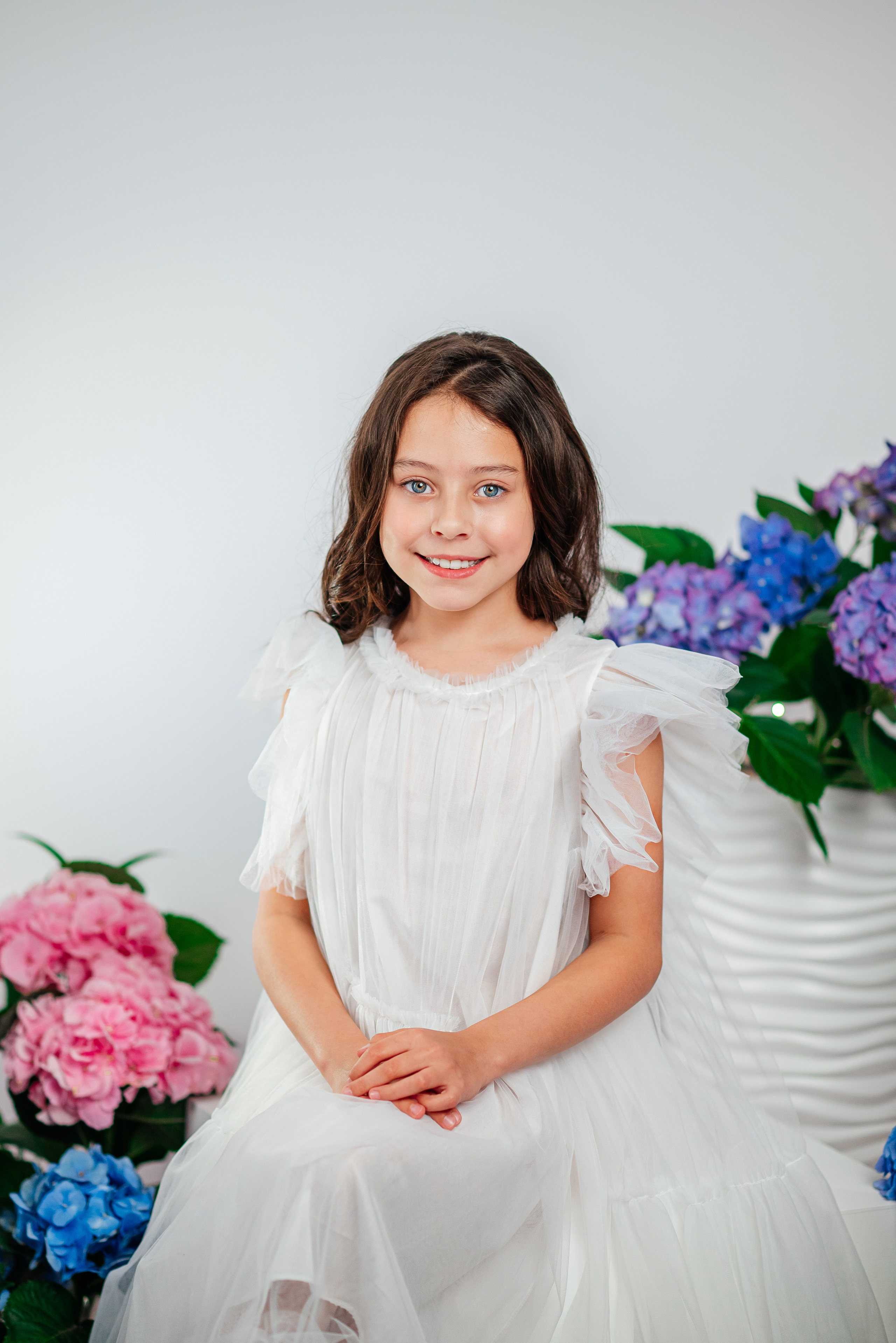 Вероника и гортензии. Семейный фотограф в Краснодаре