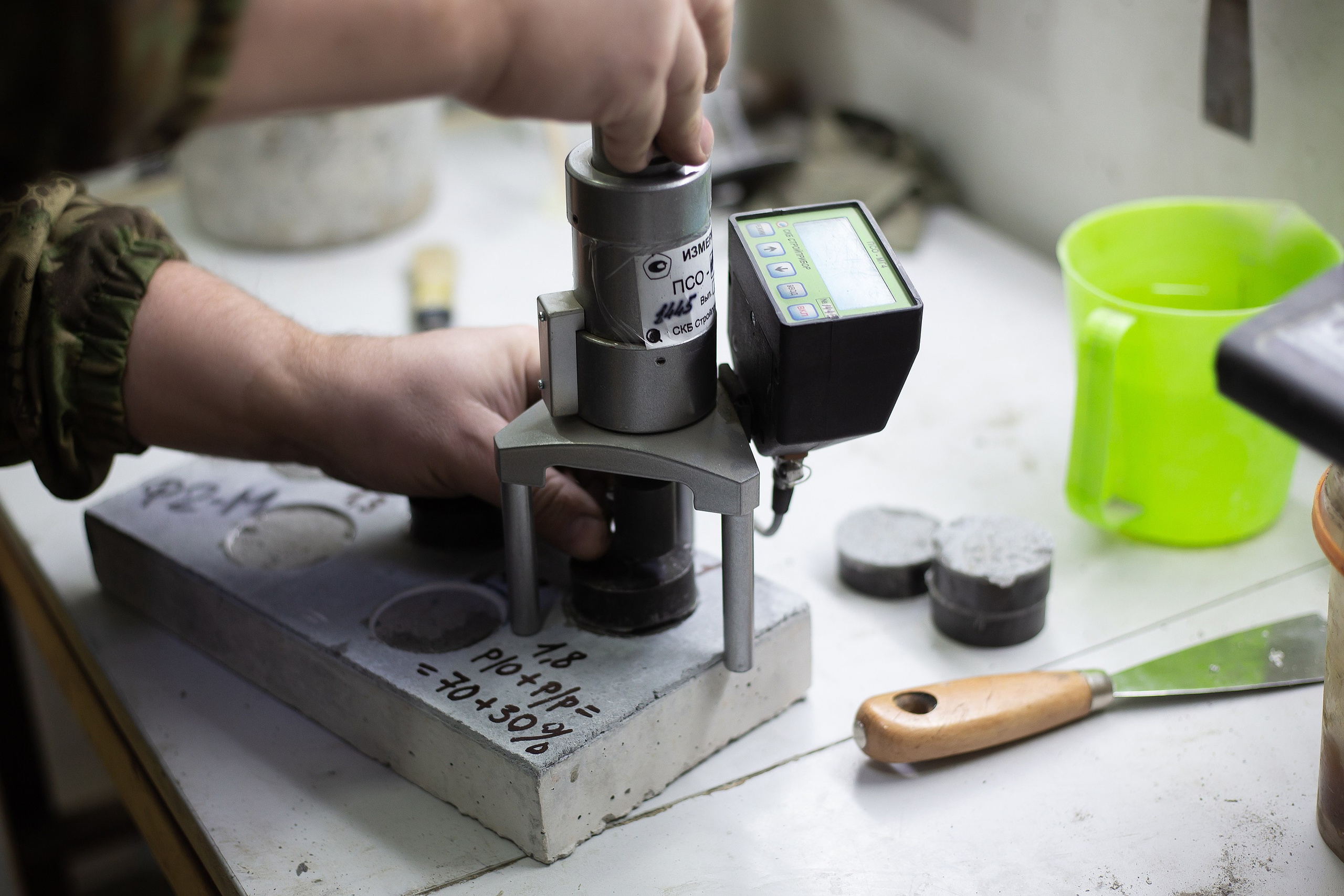 Фотографии с производства. Roman — Репортажный фотограф в Новосибирске