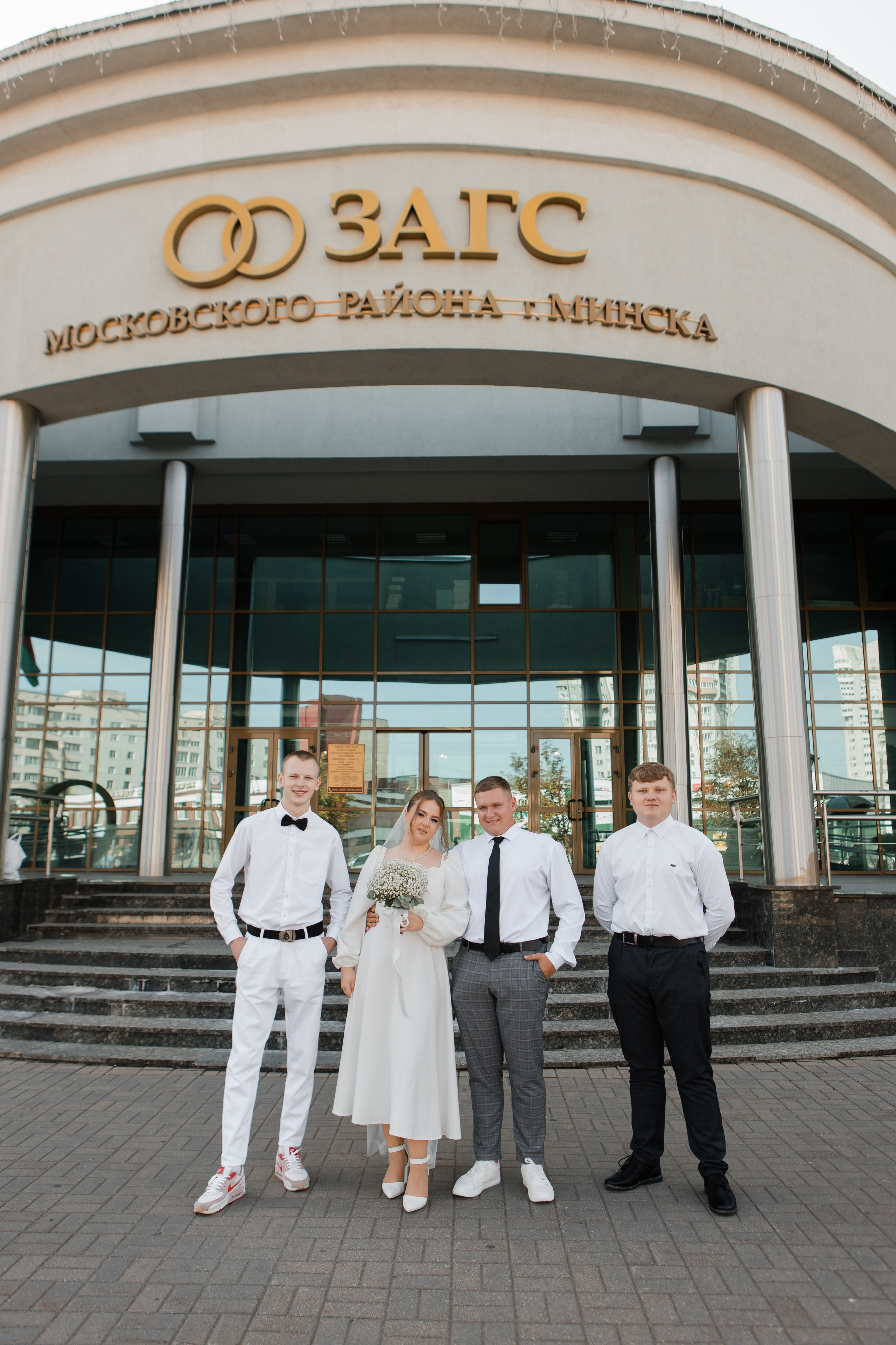 Отдел ЗАГС Администрации Московского района. Видеосъемка и фотосъемка свадеб. Фотограф и оператор на свадьбу. Видеосъемка подкастов, собственная видео-фотостудии. Предметная фотосъемка
