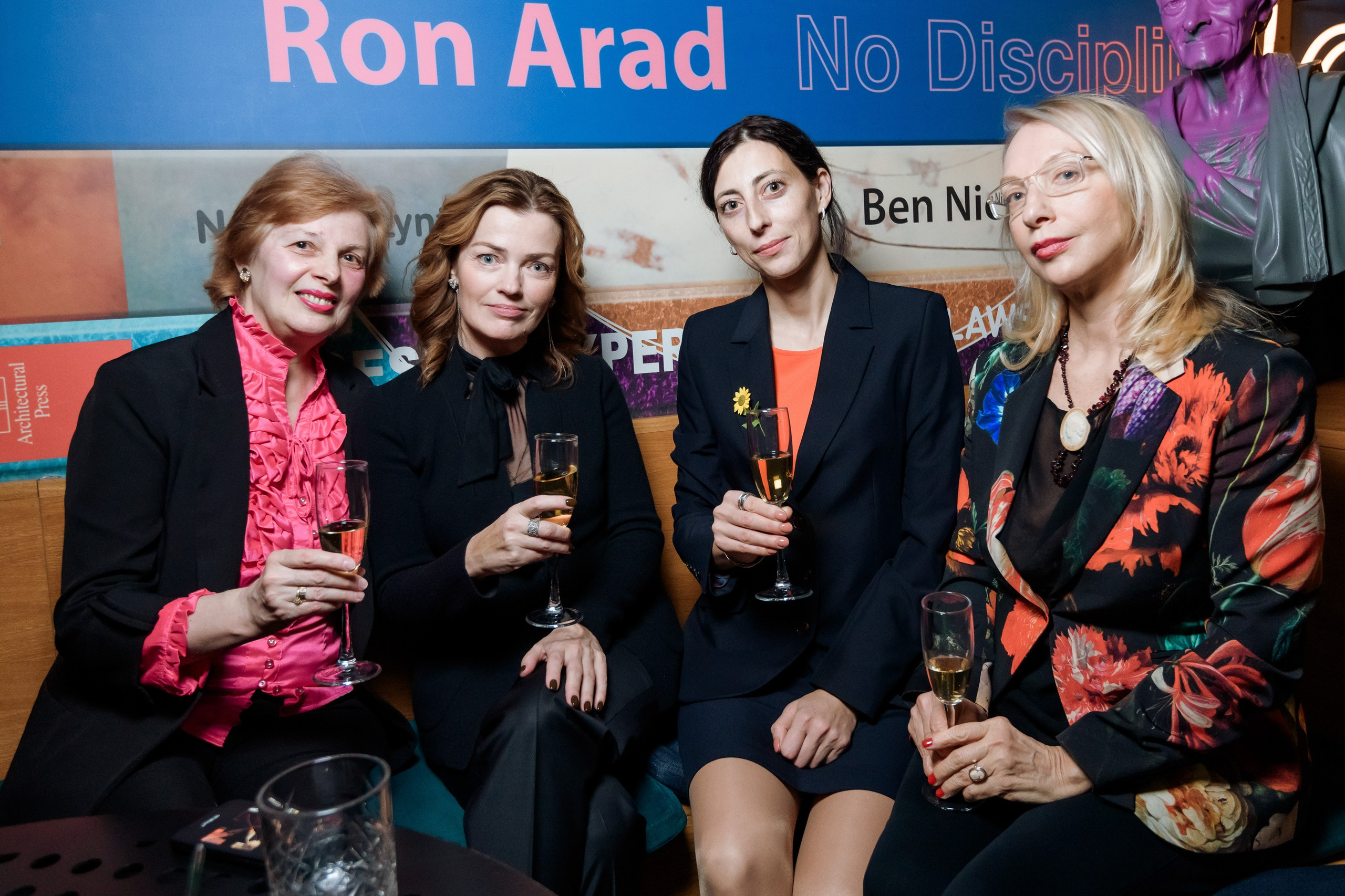 Презентация стихов Надежды. Репортажный фотограф Сергей Дроздов