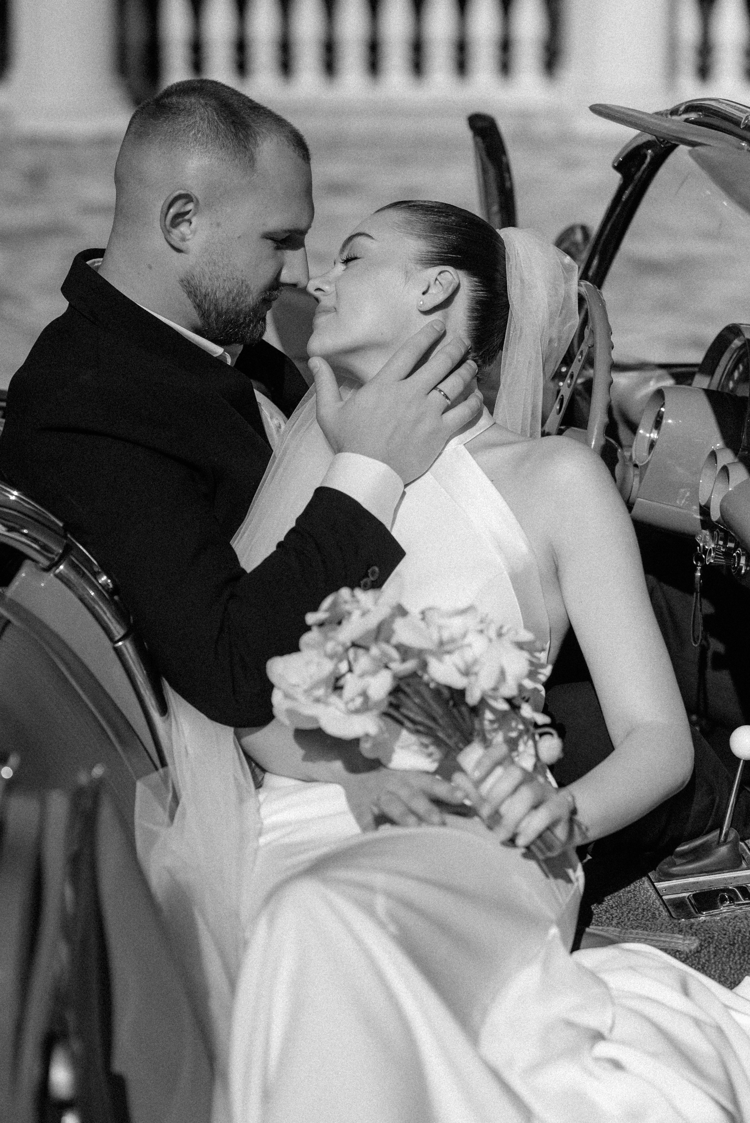 Wedding day in VERSAL PARK. Wedding PHOTOGRAPHER Andrew Vnukov
