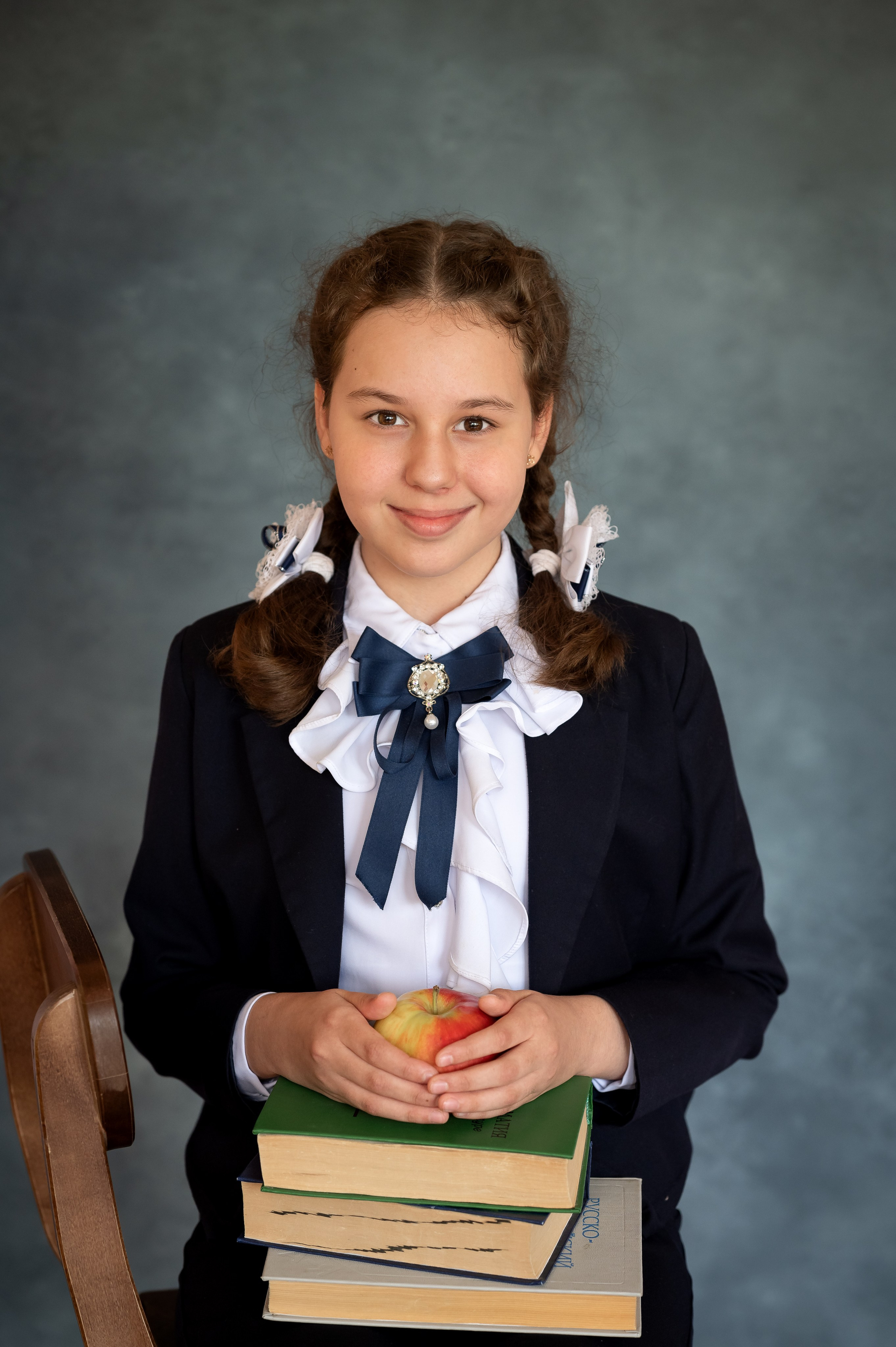 Школьный фотоальбом для младших классов. Фотограф новорождённых, семейный, школьный в городе Калуге Евгения