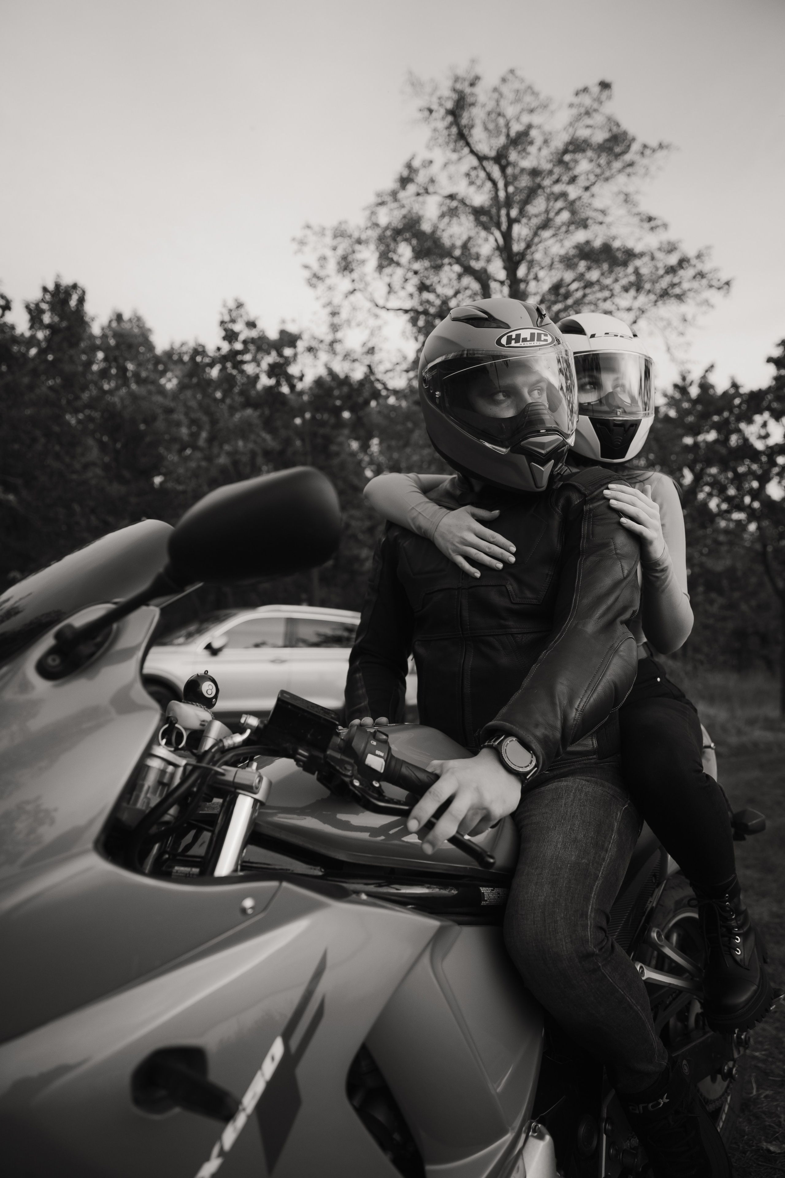 Фотосессия лавстори с мотоциклом на природе. Свадебный и семейный фотограф в Самаре и Тольятти | Елена Топанцева