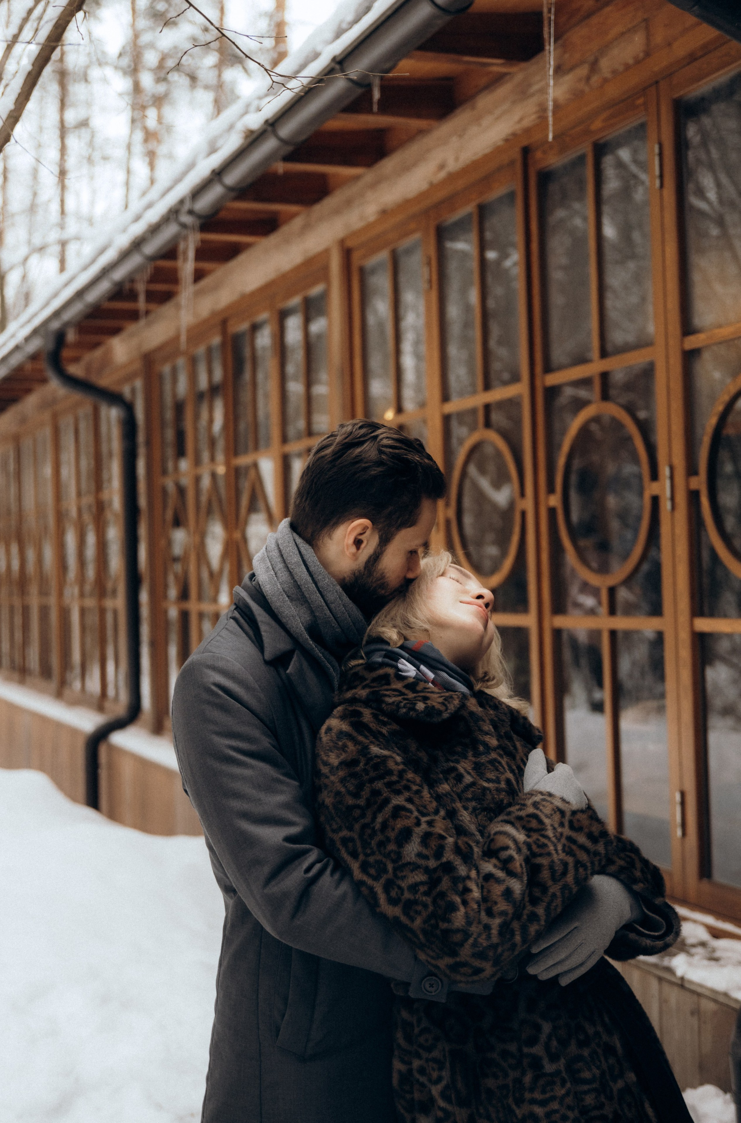 Дима и Камила в зимнем Мещерском лесу. Свадебный и портретный фотограф в Москве Кристина Золотова