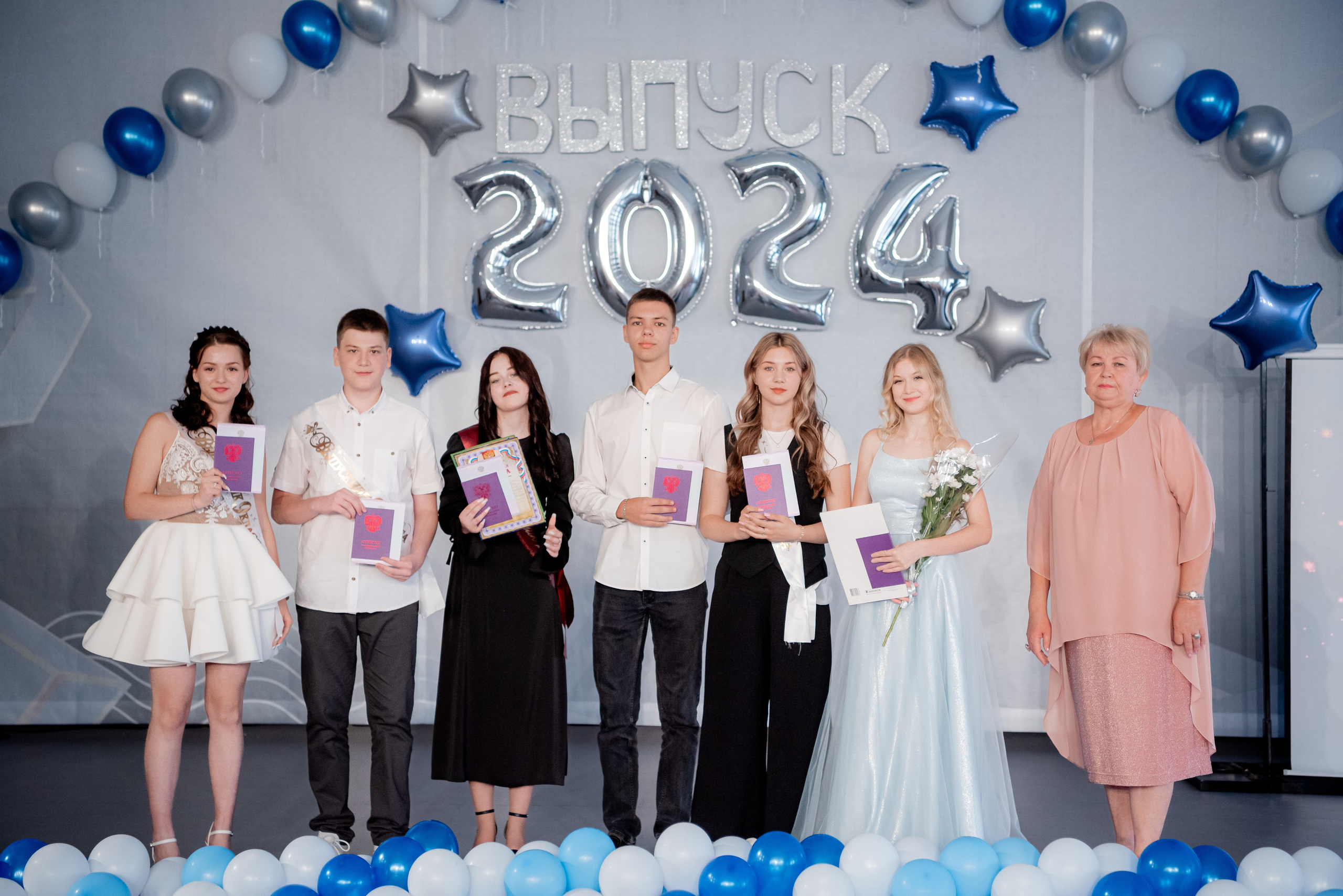 86 школа. Вручение. ДК Тракторозаводского района. Фотограф в Волгограде и Волжском Александр Горбань