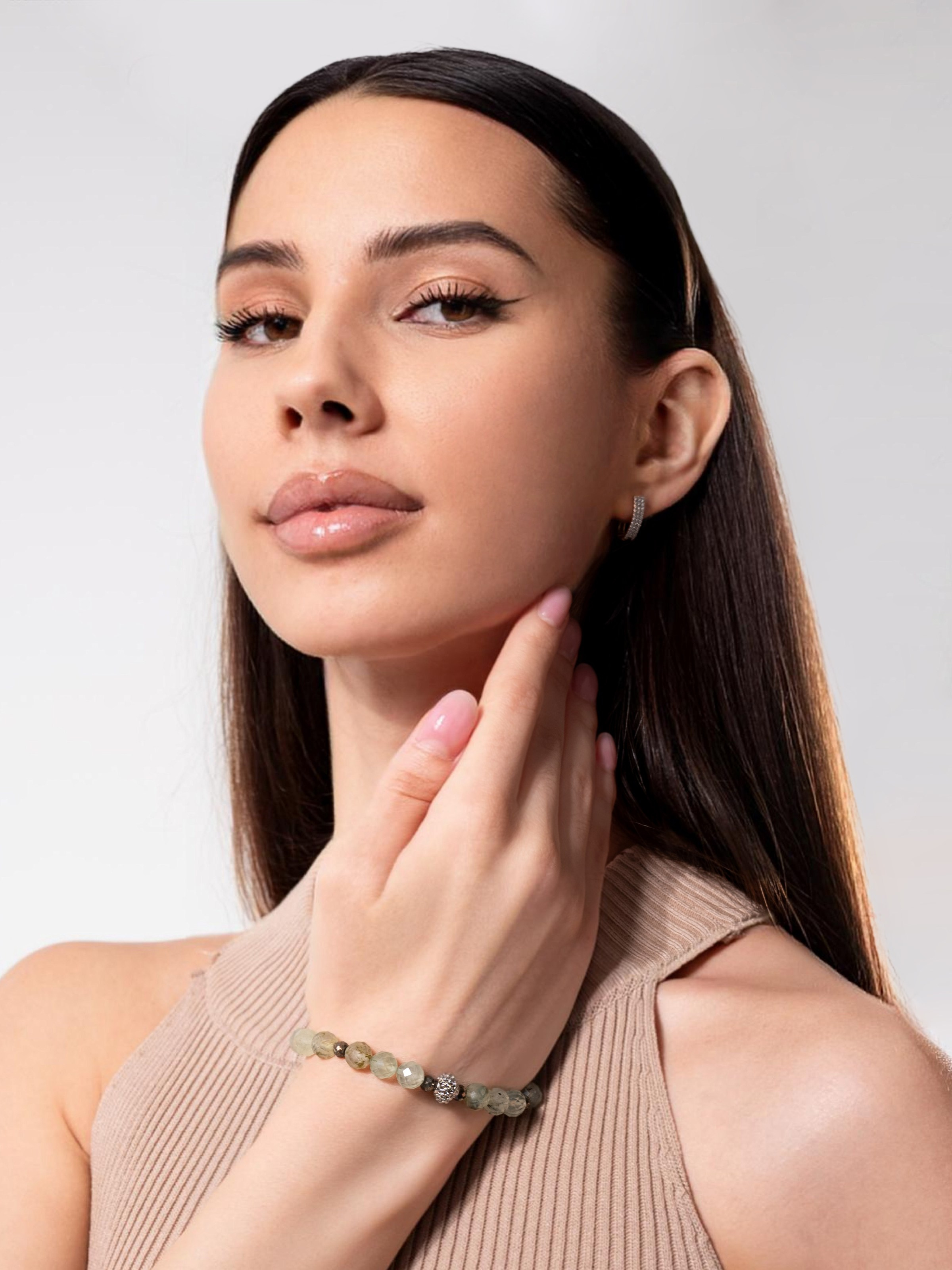 Ювелирная съемка для маркетплейсов. ТМ Продакшн — Съемка для маркетплейсов в Москве