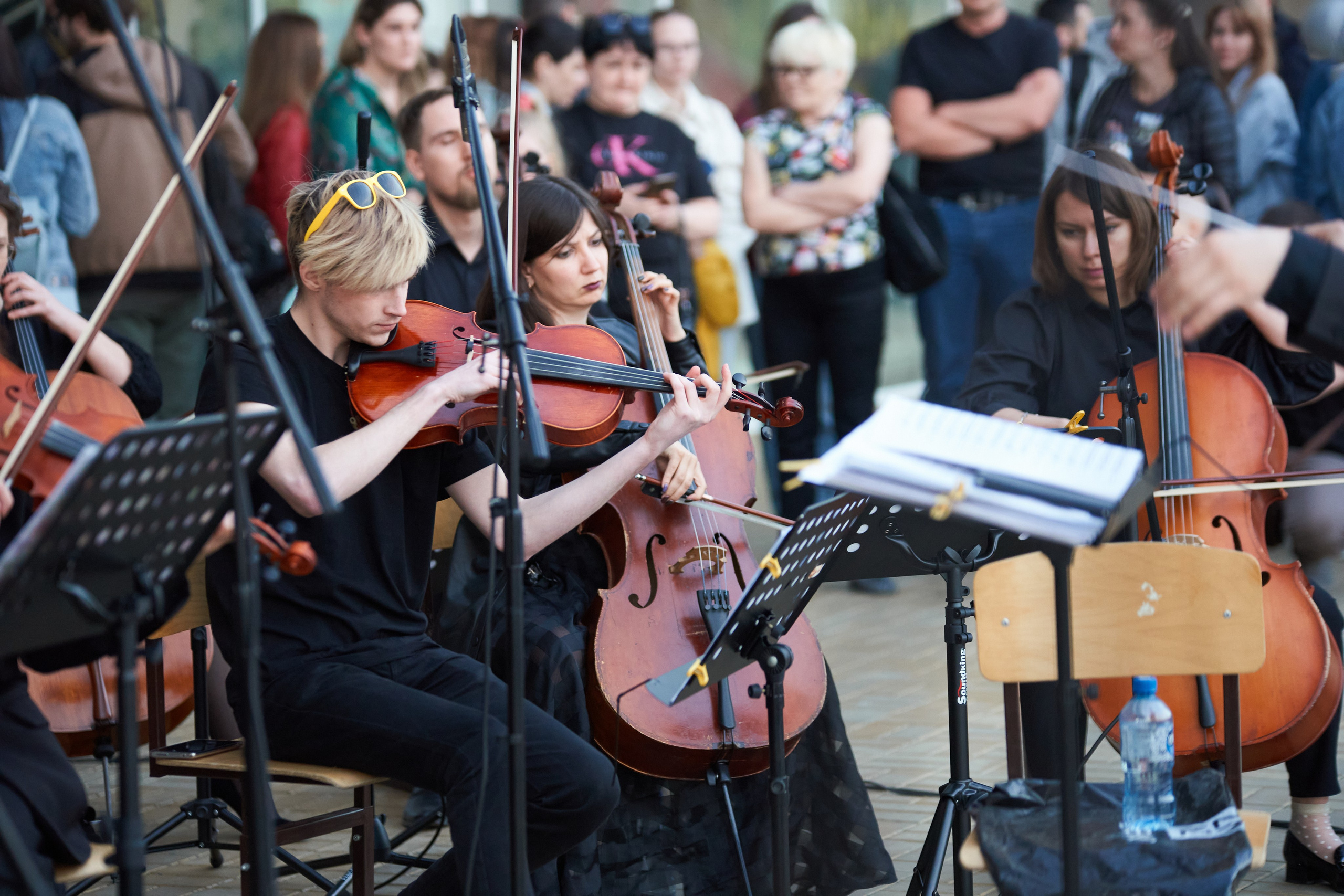 Репортаж: Музыкальная школа Виртуозы в Ночь музеев у планетария. Репортажный и женский фотограф в Новосибирске