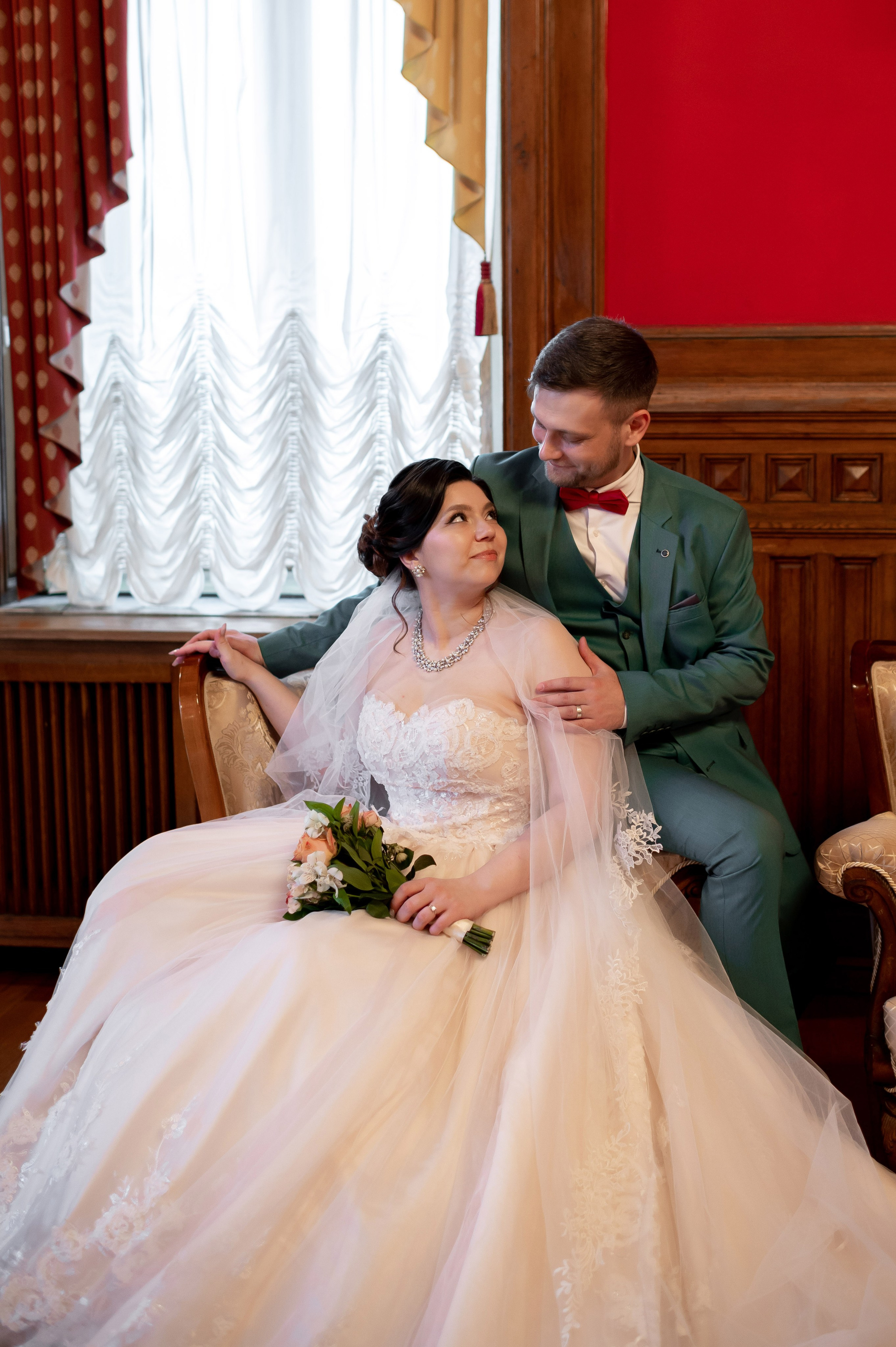 Самая красивая свадебная фотосессия в Эрмитаже. Лучшие свадебные фотографии в Эрмитажа. Портретный, семейный и свадебный фотограф в Санкт-Петербурге и в Пушкине Ширяев Денис