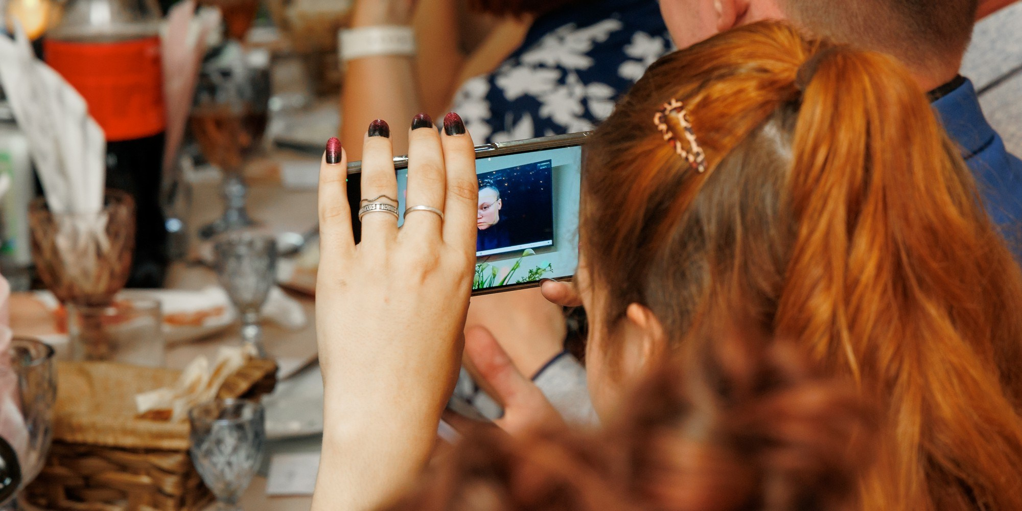 Илья и Виктория свадебный банкет в кафе. Свадебный и семейный фотограф в г. Волхов Алексей Кочерыжкин