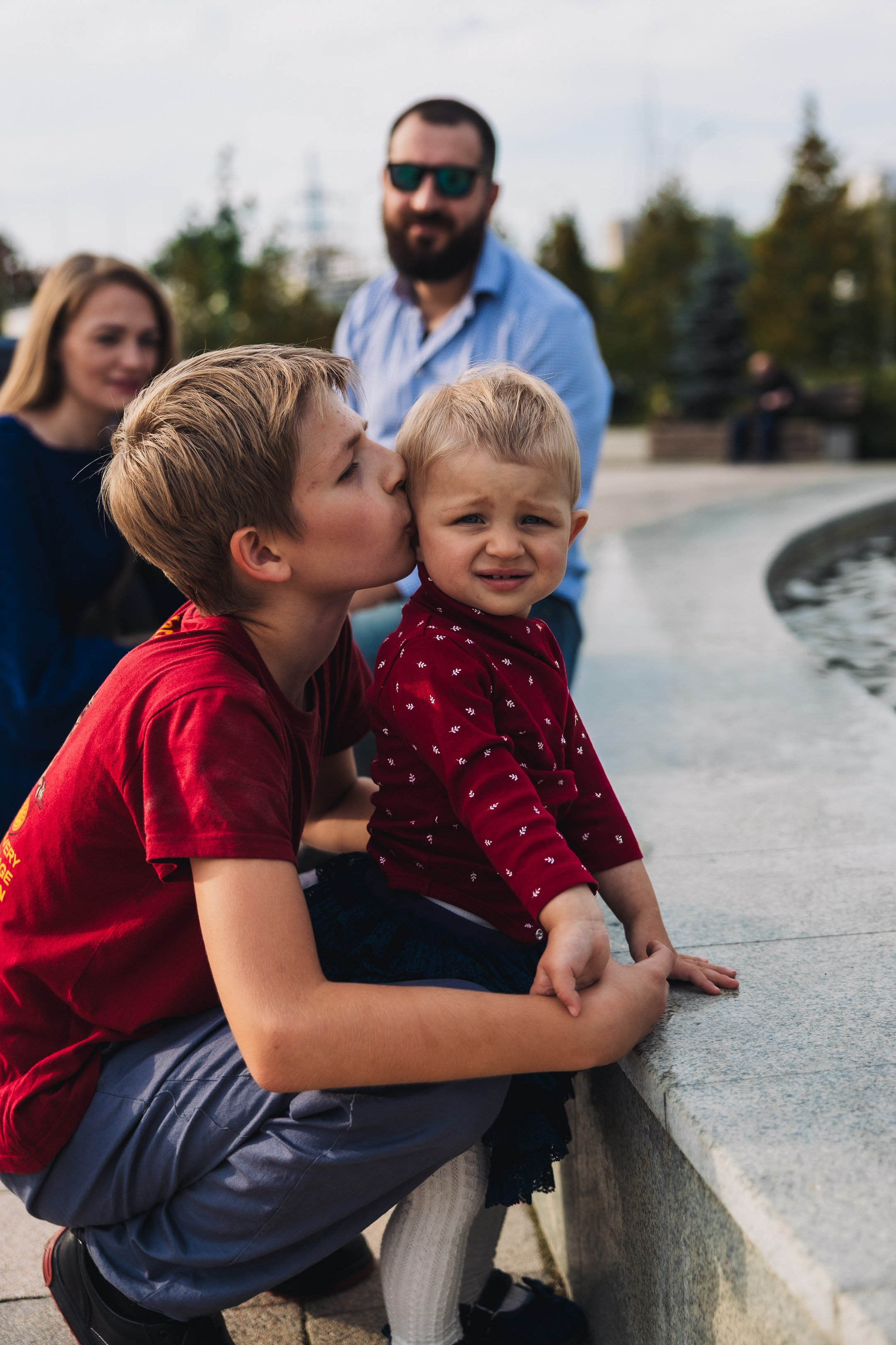 Вечерняя семейная фотосессия в парке. Свадебный и семейный фотограф в Москве Красинская Мария