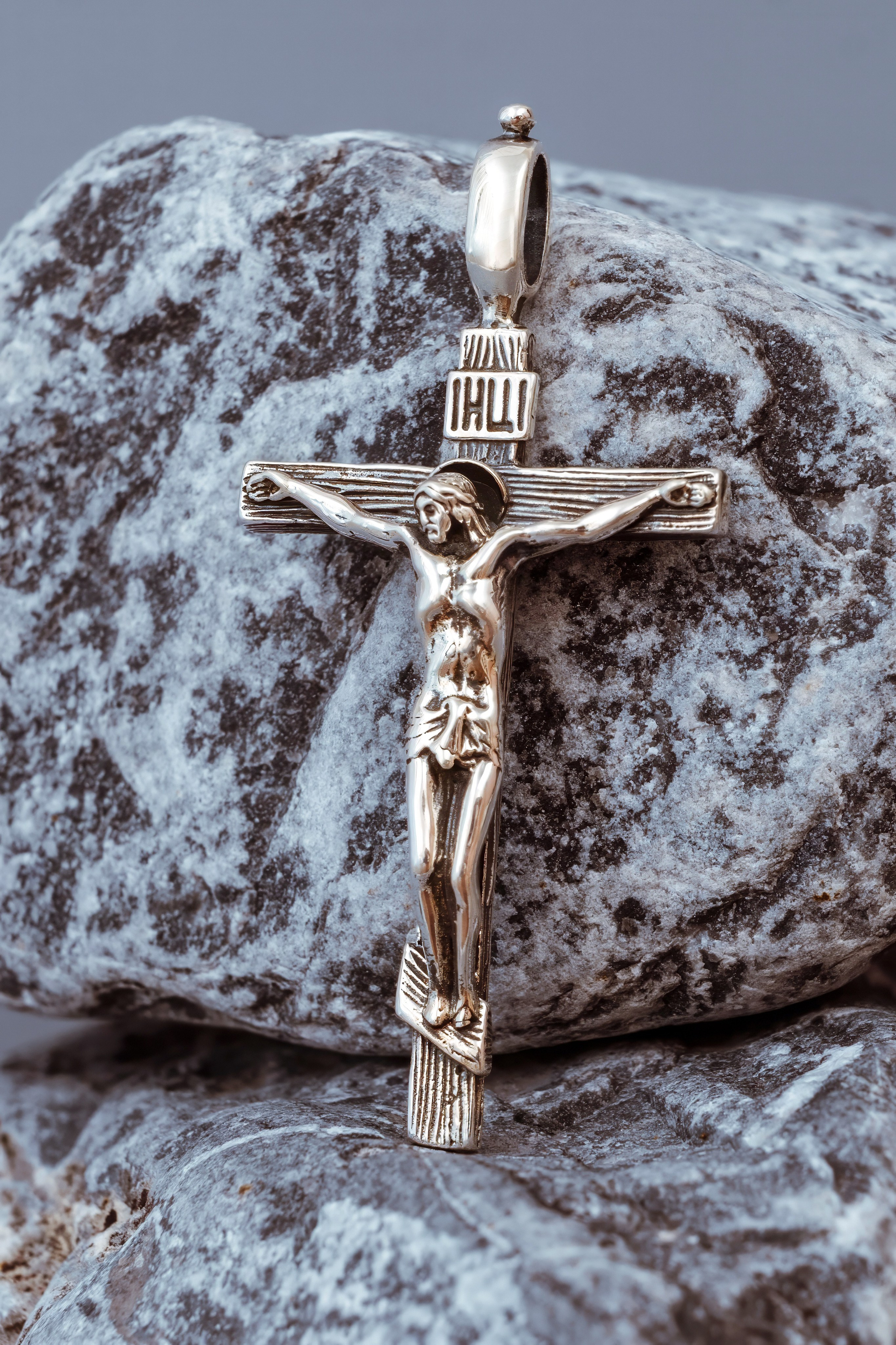 Съемка серебряных украшений в Санкт-Петербурге. Фотосессия для маркетплейсов