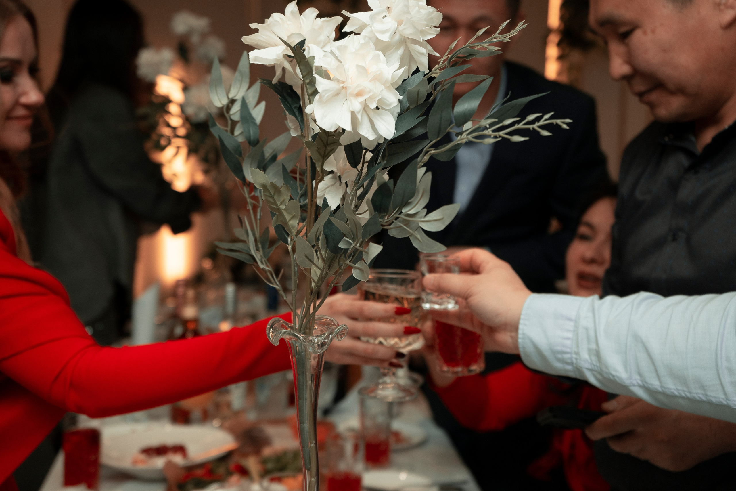 Свадебные фотографии из отеля Чингисхан города Улан-Удэ Алексея и Оюны. Фотограф в Улан-Удэ. Свадебный фотограф в Улан-Удэ