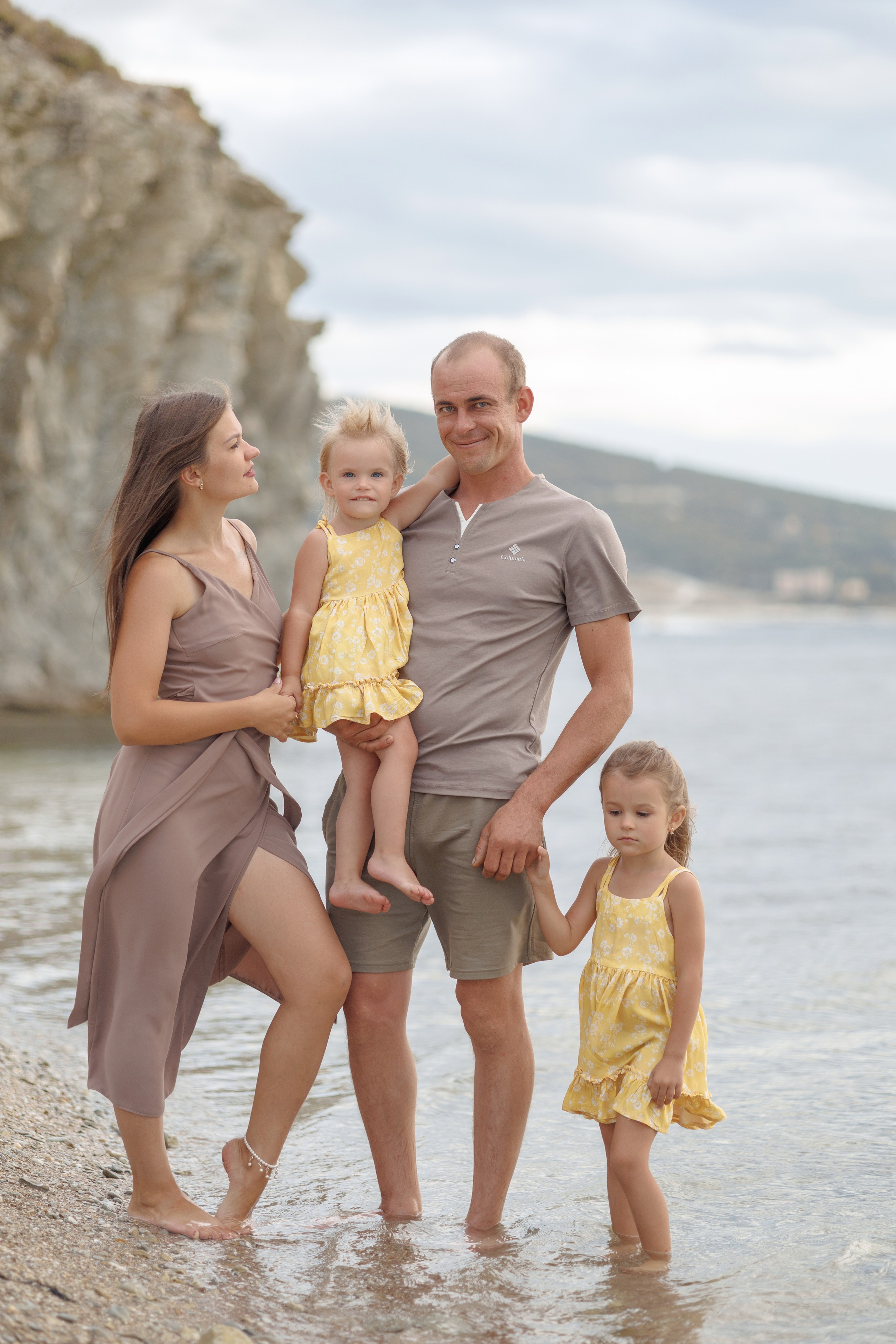 На пустынном пляже. Семейный и портретный фотограф в Геленджике Любовь Бодрова