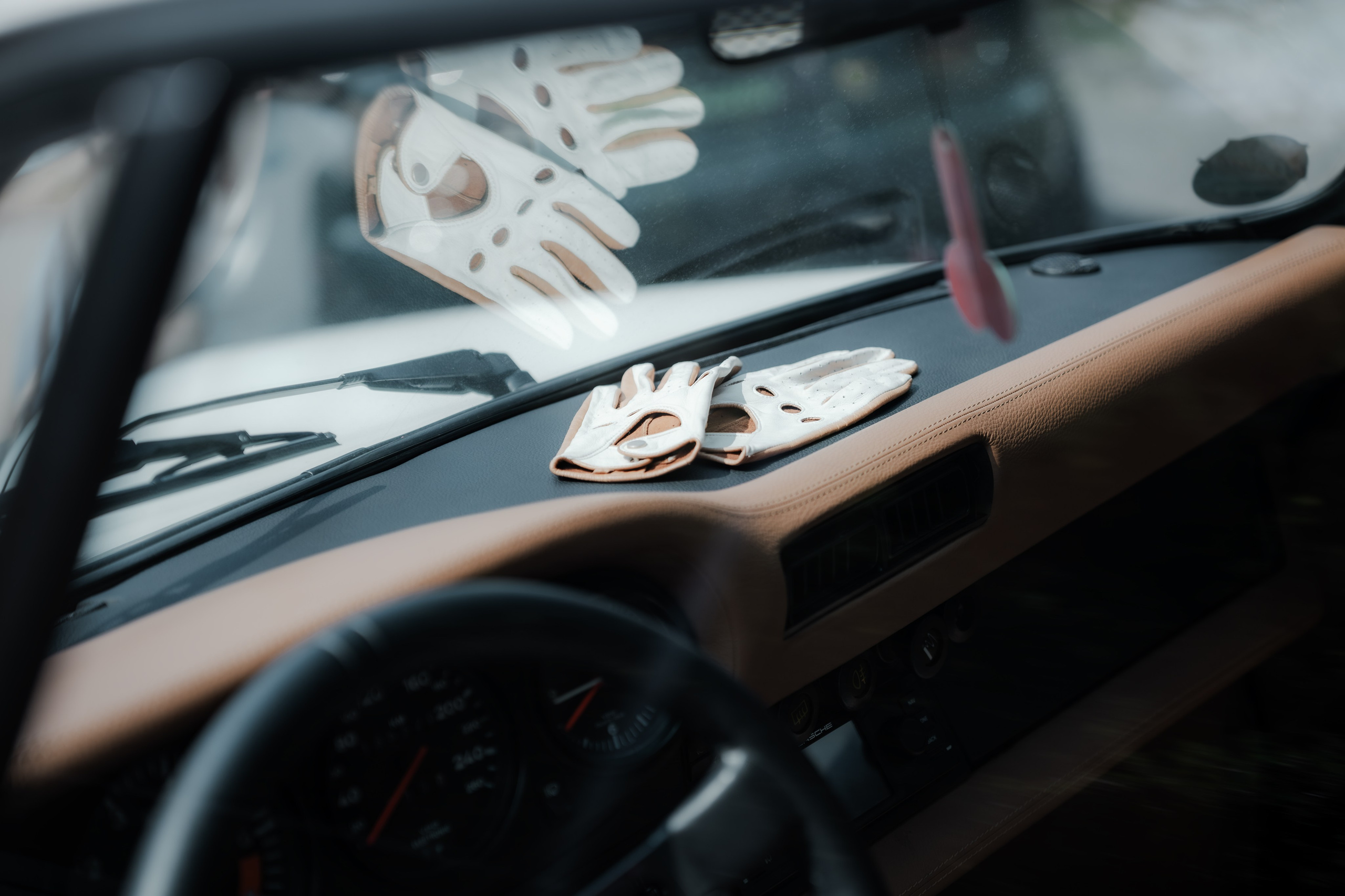 //GROUNDED2025. Автомобильный фотограф