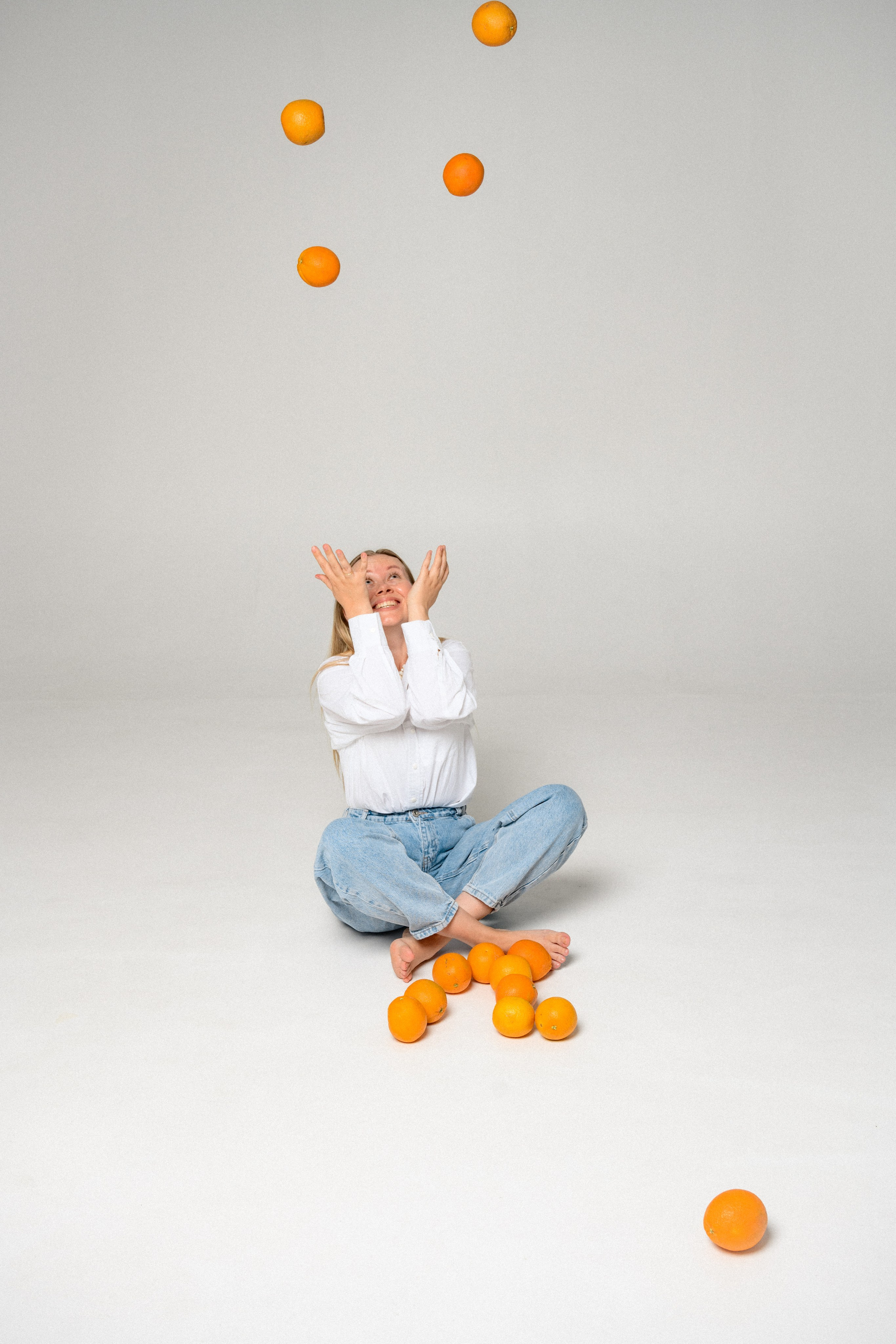 Игра с апельсинами. Фотограф в Ростове-на-Дону Оксана Филатьева