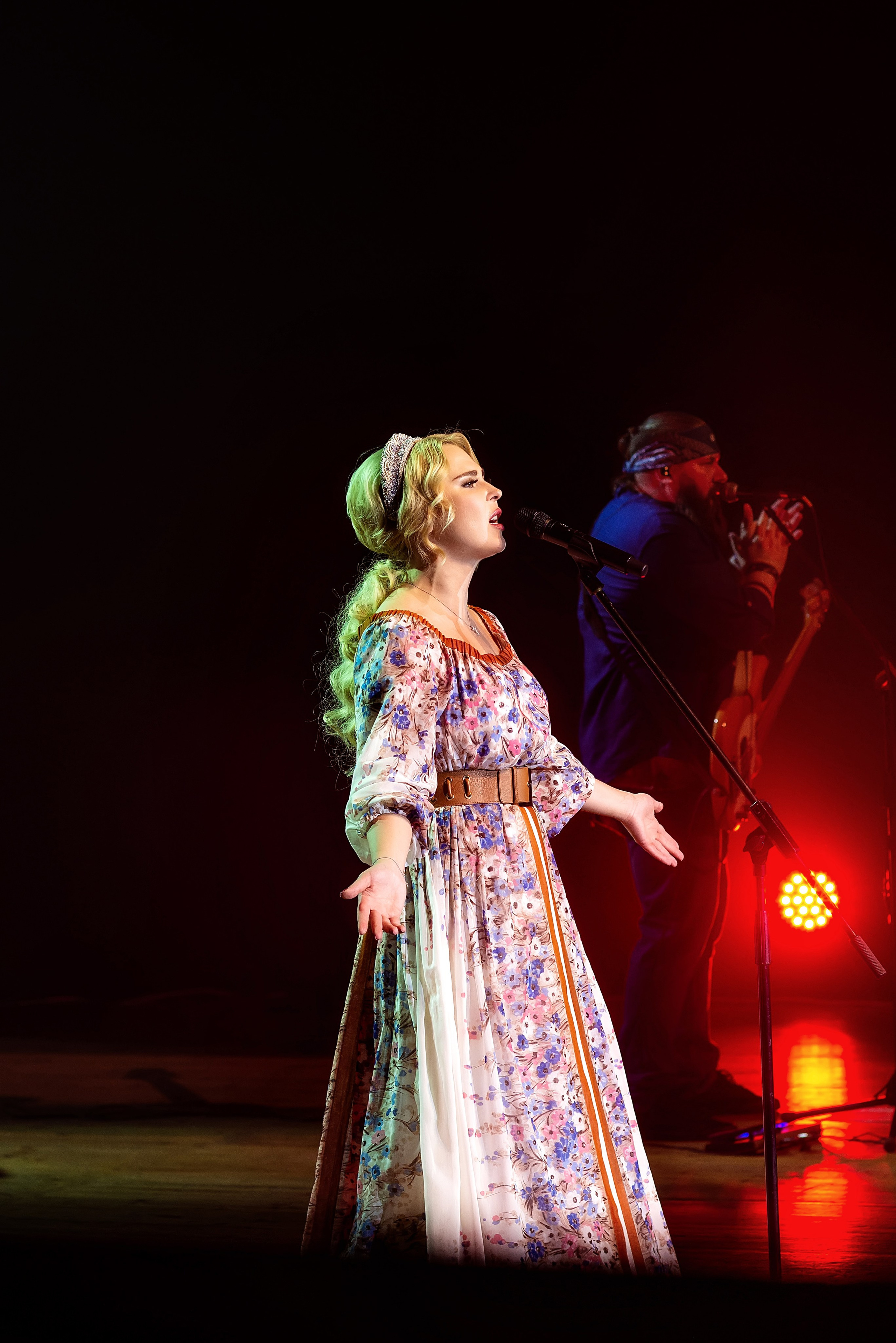 Концерт Пелагеи. Школьный, фэшн фотограф в Тюмени и в России Ирина Королева