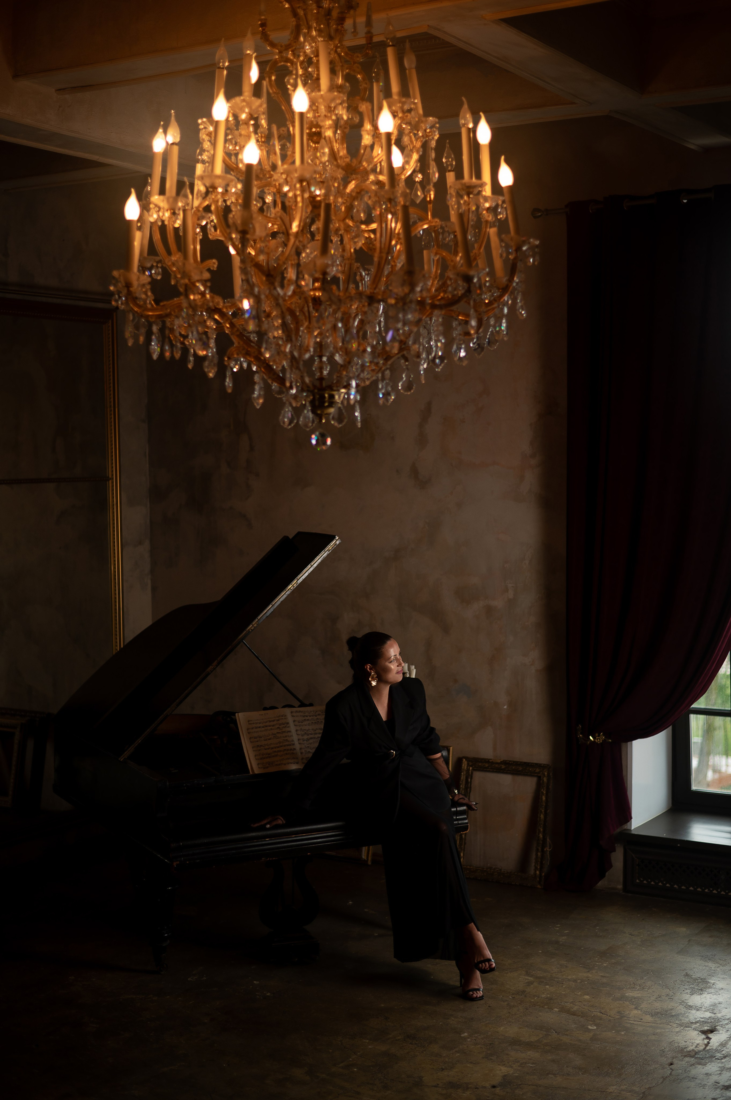 Стильная фотосессия в винтажном зале Питера. Женский фотограф Санкт-Петербург Александра Колий