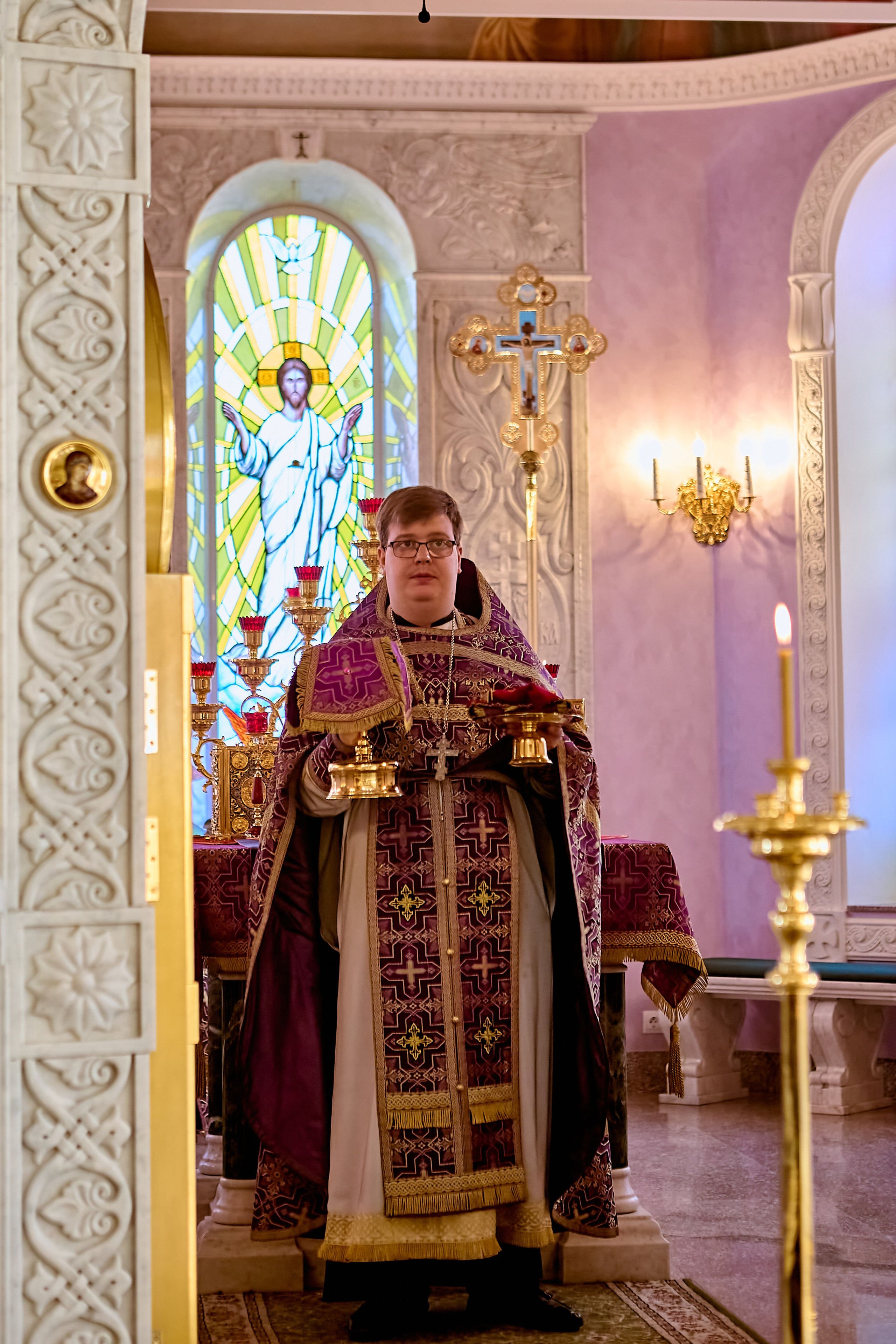 Фотографии Божественной Литургии в Неделю Крестопоклонную