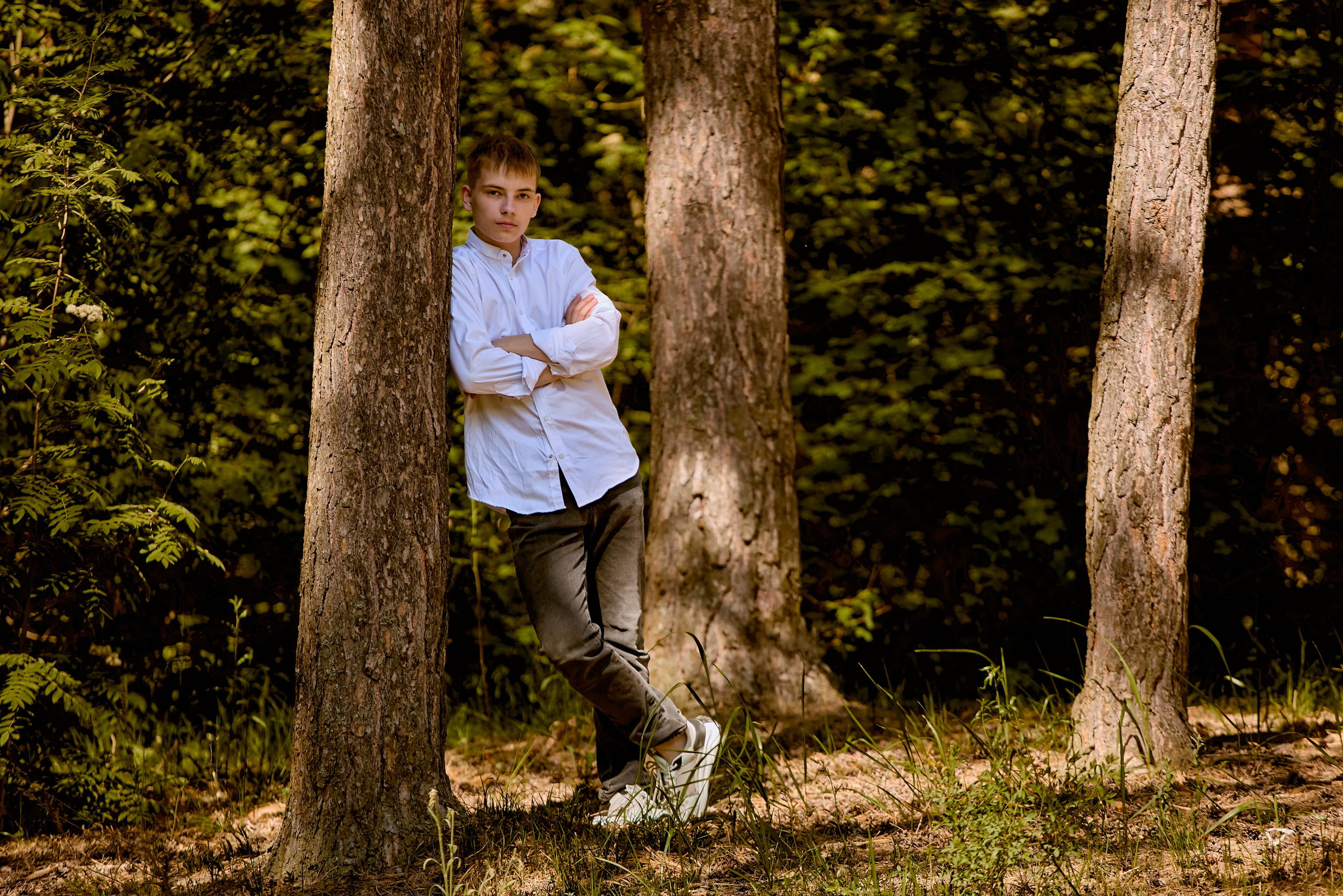 Молодёжный портрет на фоне зелёных аллей — вдохновение и надежда, фото Николая Голованова, г. Дзержинск.